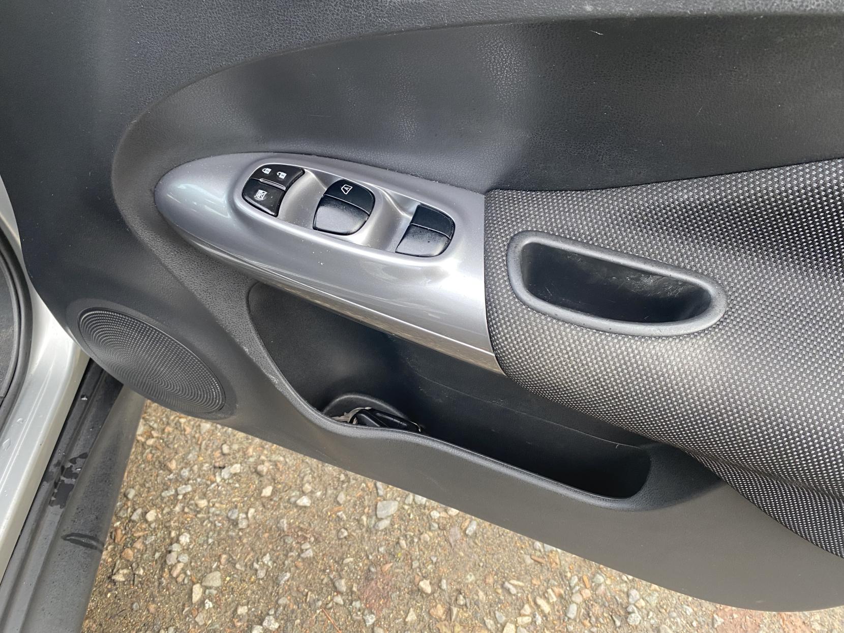 Nissan Juke 1.6 Visia SUV 5dr Petrol Manual Euro 5 (117 ps)