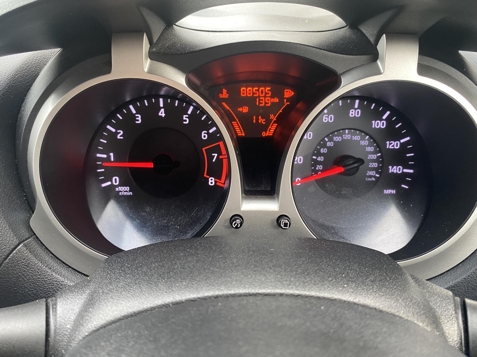 Nissan Juke 1.6 Visia SUV 5dr Petrol Manual Euro 5 (117 ps)