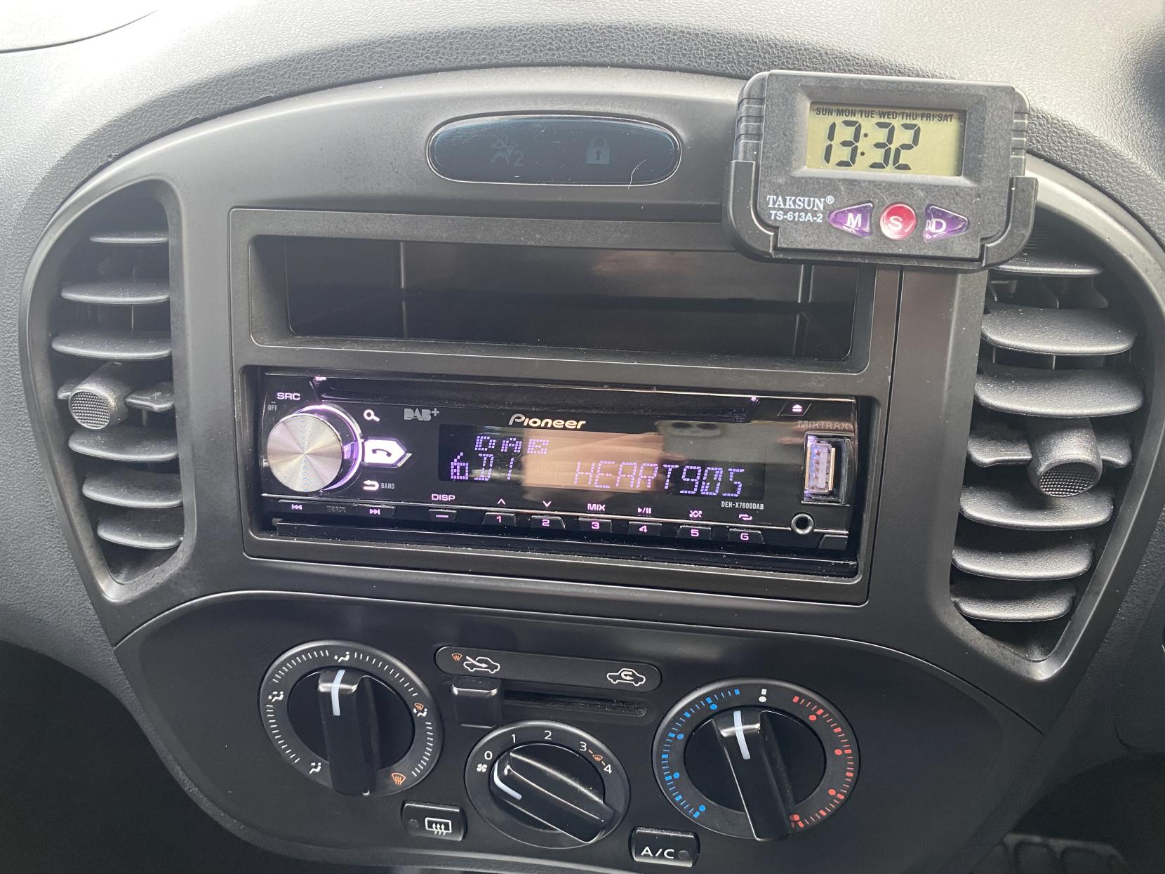 Nissan Juke 1.6 Visia SUV 5dr Petrol Manual Euro 5 (117 ps)