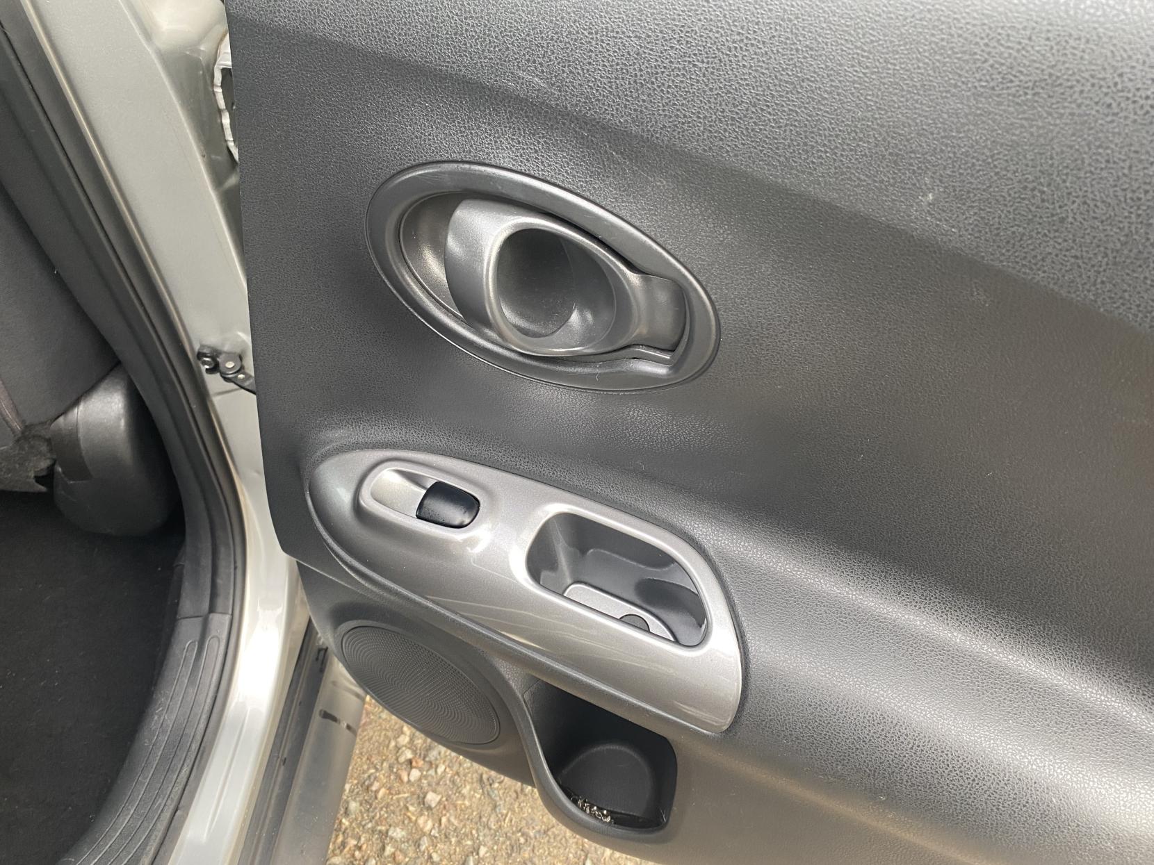 Nissan Juke 1.6 Visia SUV 5dr Petrol Manual Euro 5 (117 ps)