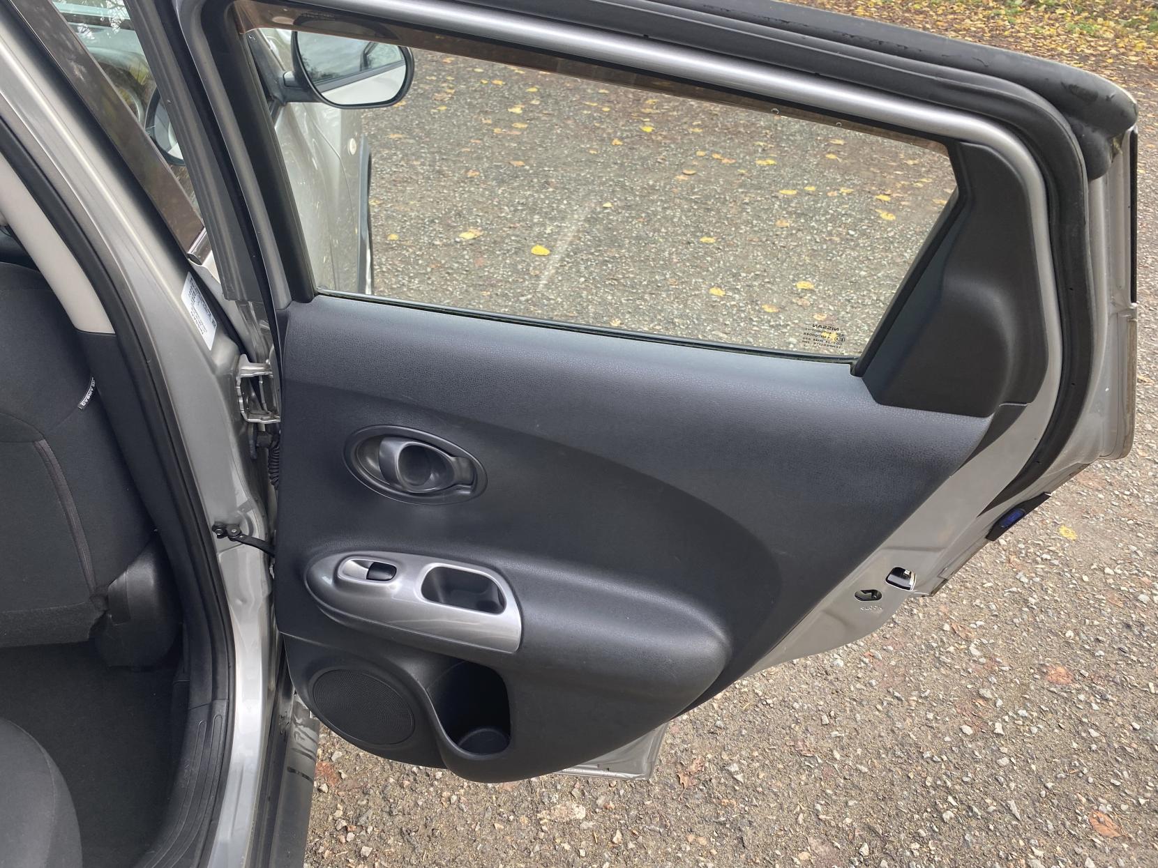 Nissan Juke 1.6 Visia SUV 5dr Petrol Manual Euro 5 (117 ps)