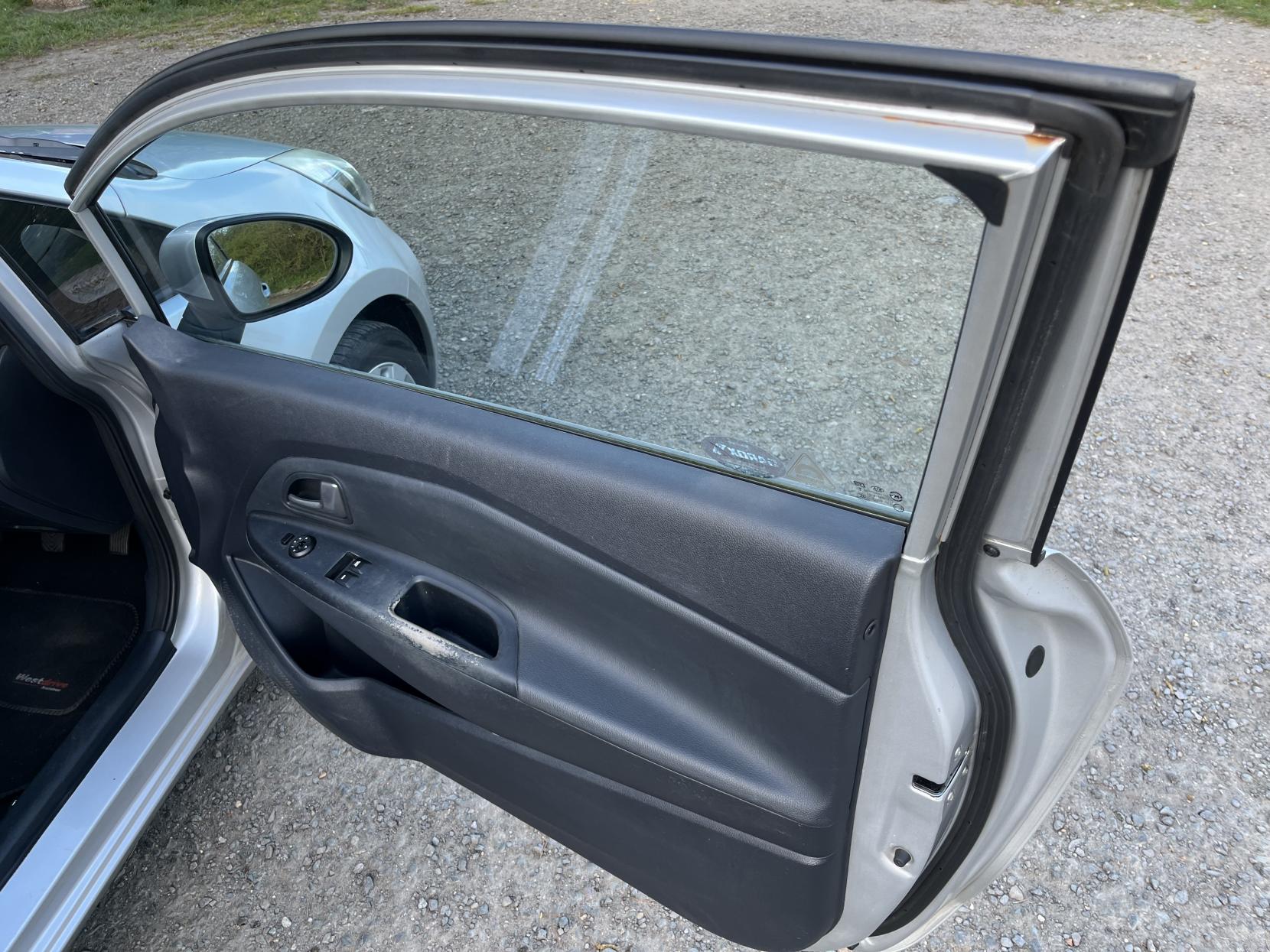 Kia Rio 1.25 2 Hatchback 3dr Petrol Manual Euro 5 (84 bhp)