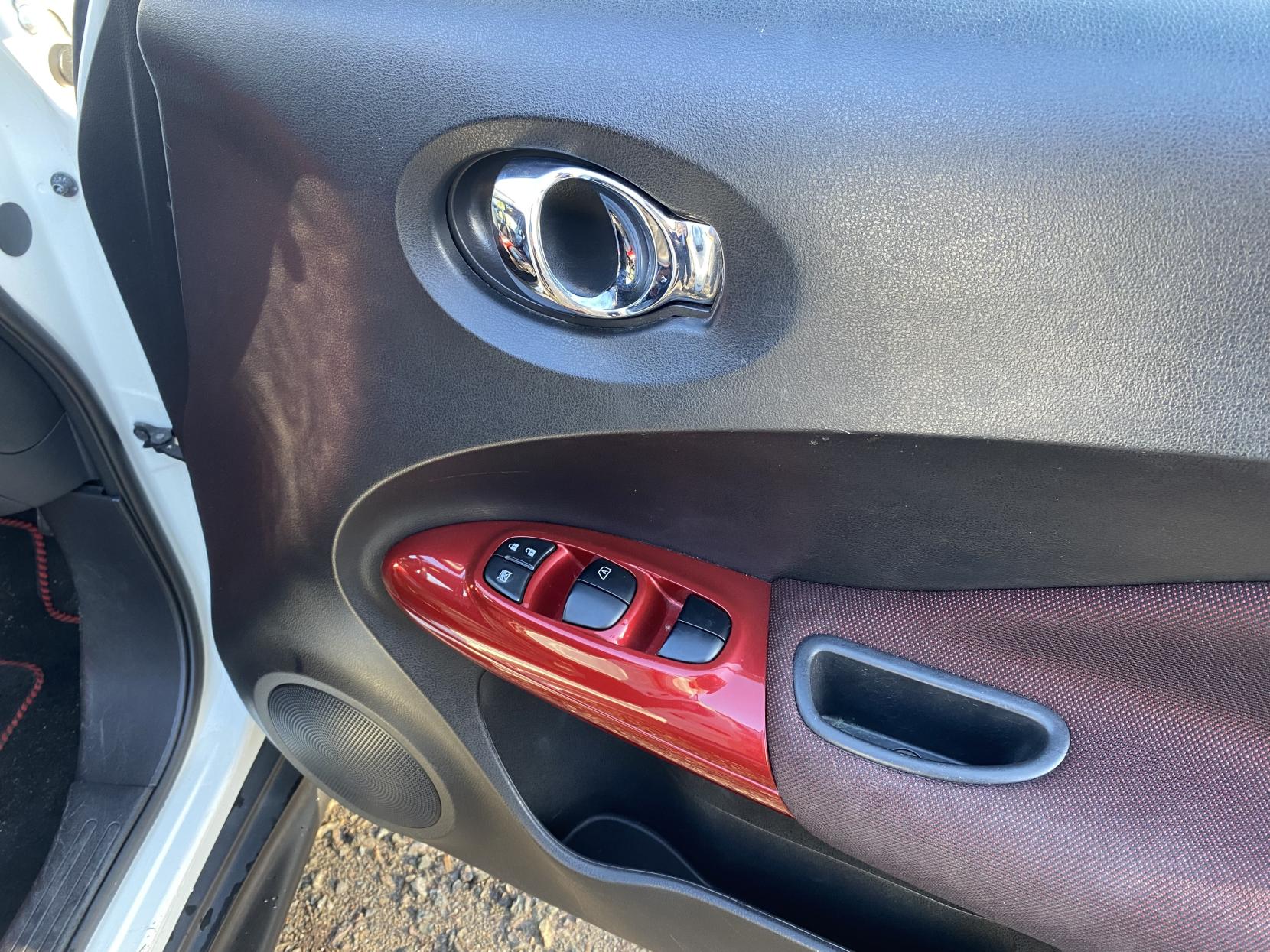 Nissan Juke 1.6 Tekna SUV 5dr Petrol Manual Euro 5 (s/s) (117 ps)