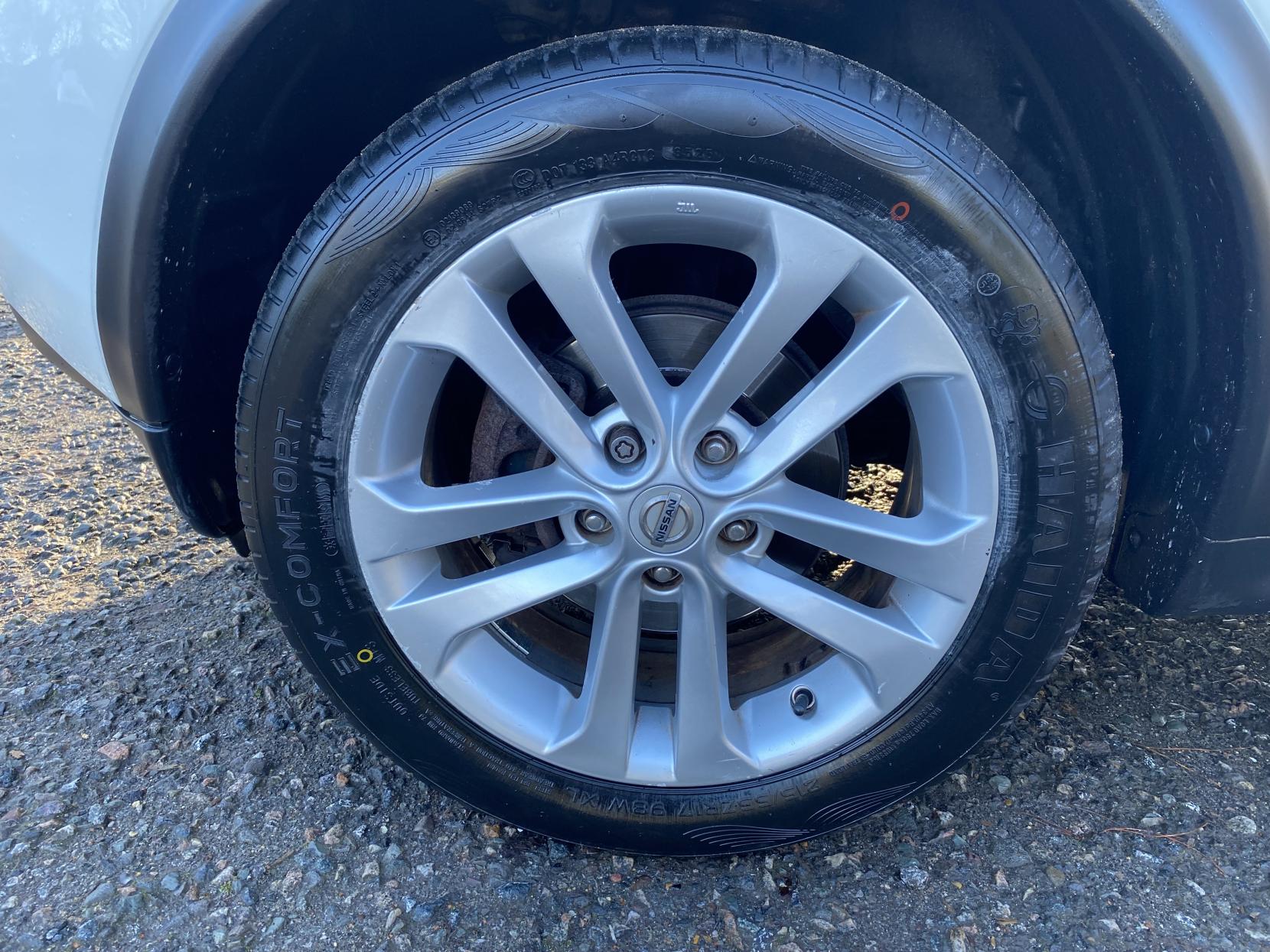 Nissan Juke 1.6 Tekna SUV 5dr Petrol Manual Euro 5 (s/s) (117 ps)