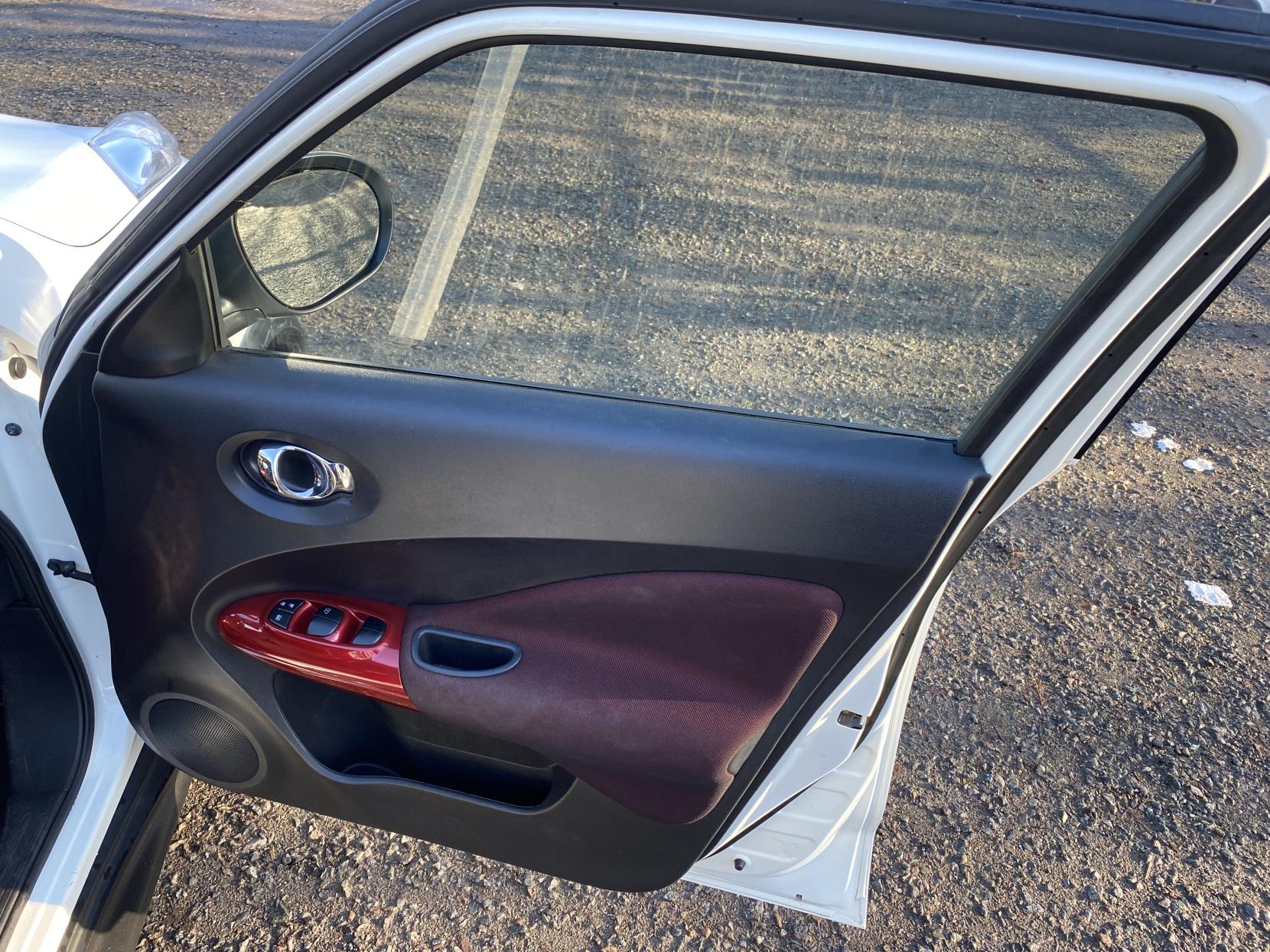 Nissan Juke 1.6 Tekna SUV 5dr Petrol Manual Euro 5 (s/s) (117 ps)