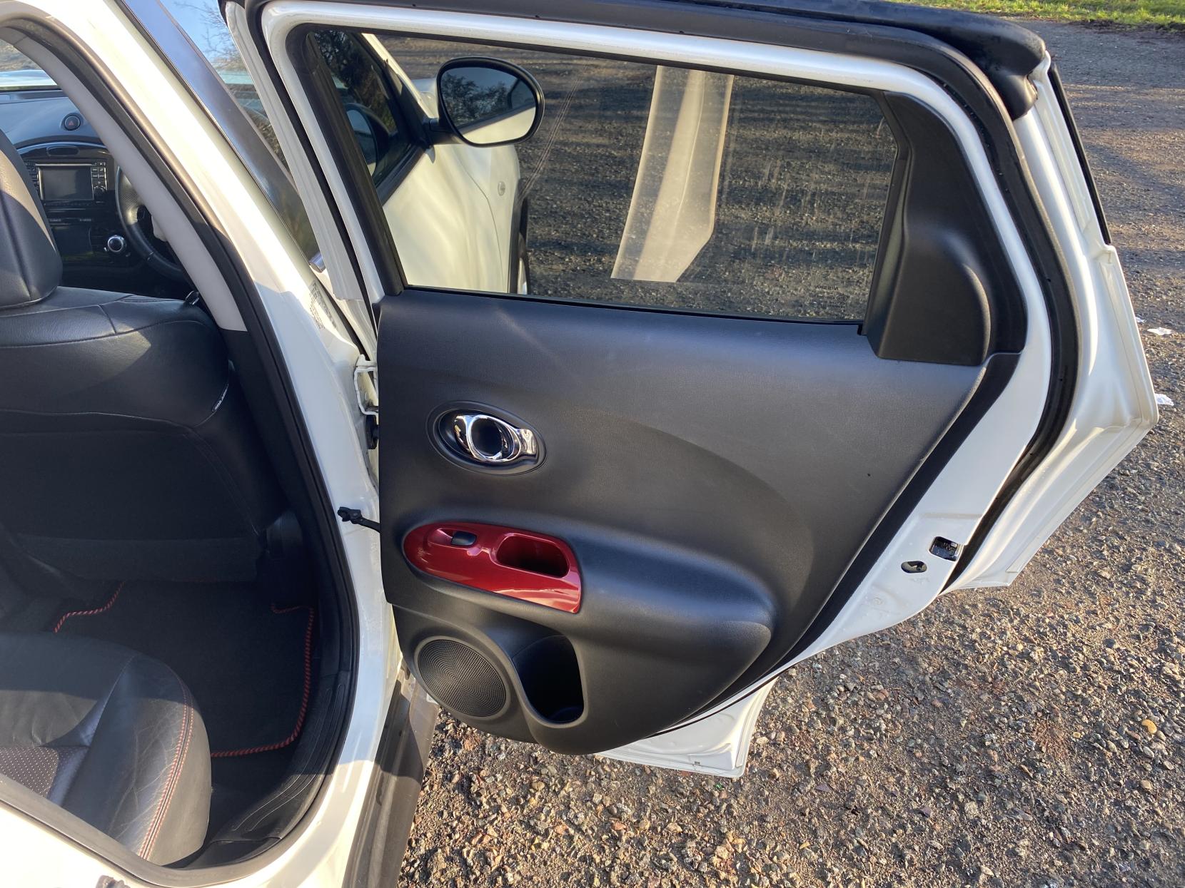 Nissan Juke 1.6 Tekna SUV 5dr Petrol Manual Euro 5 (s/s) (117 ps)