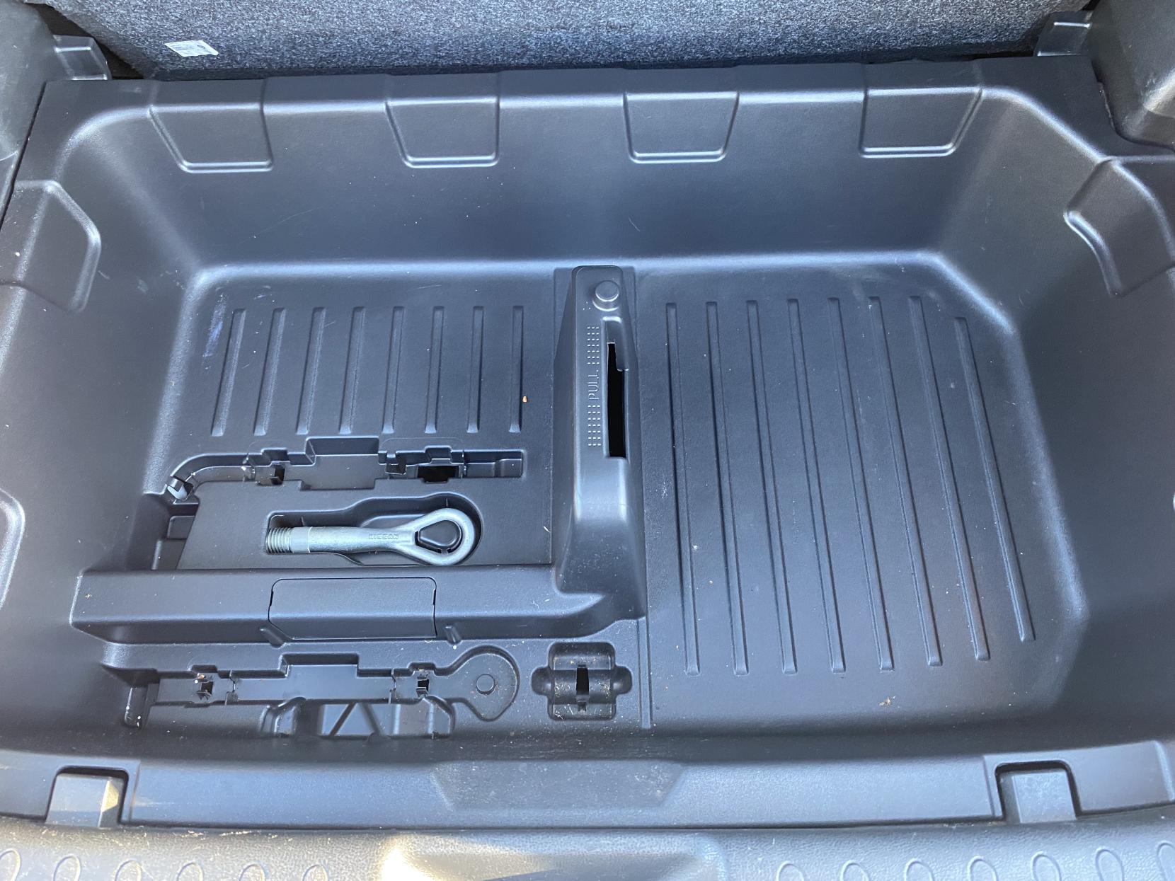 Nissan Juke 1.6 Tekna SUV 5dr Petrol Manual Euro 5 (s/s) (117 ps)