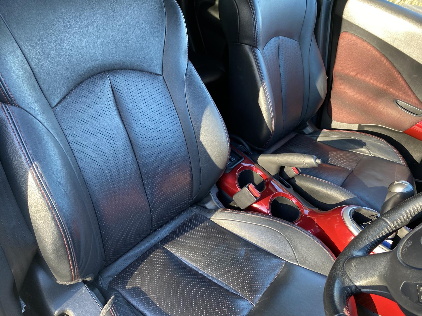 Nissan Juke 1.6 Tekna SUV 5dr Petrol Manual Euro 5 (s/s) (117 ps)