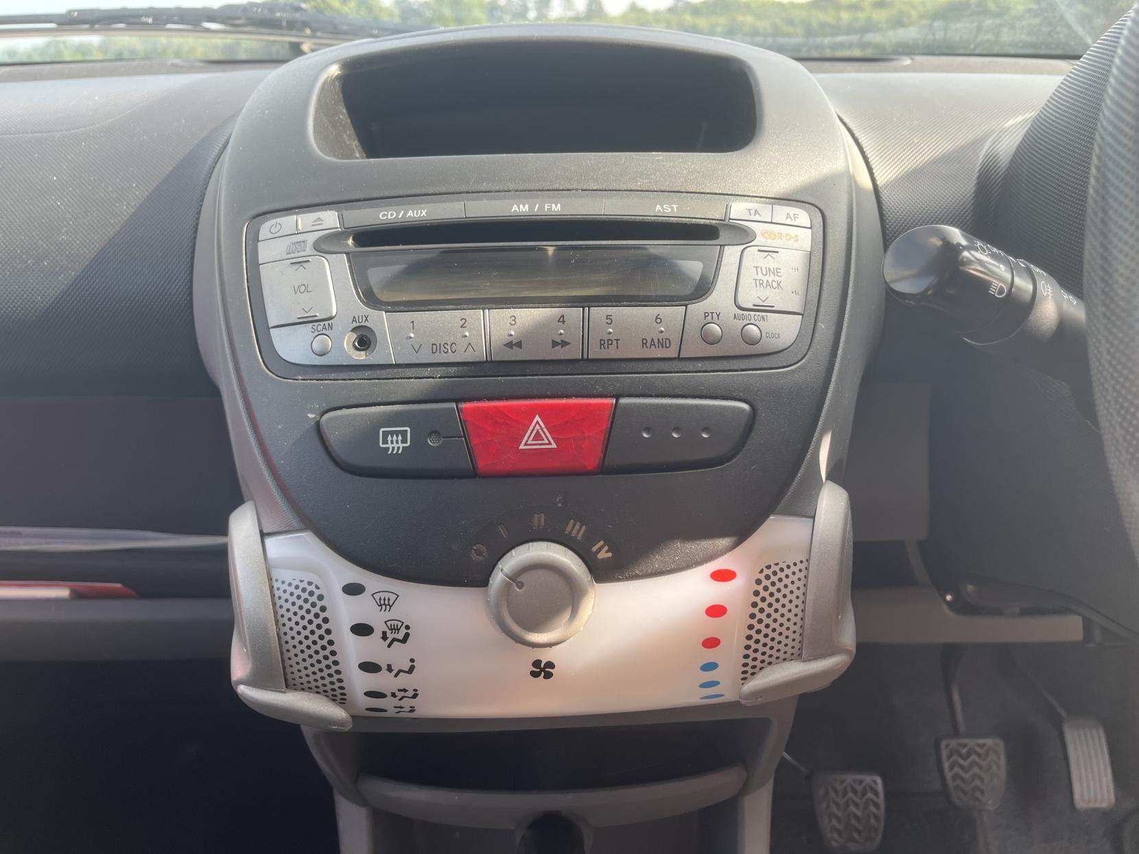 Peugeot 107 1.0 12V Urban Hatchback 5dr Petrol Manual Euro 4 (68 ps)