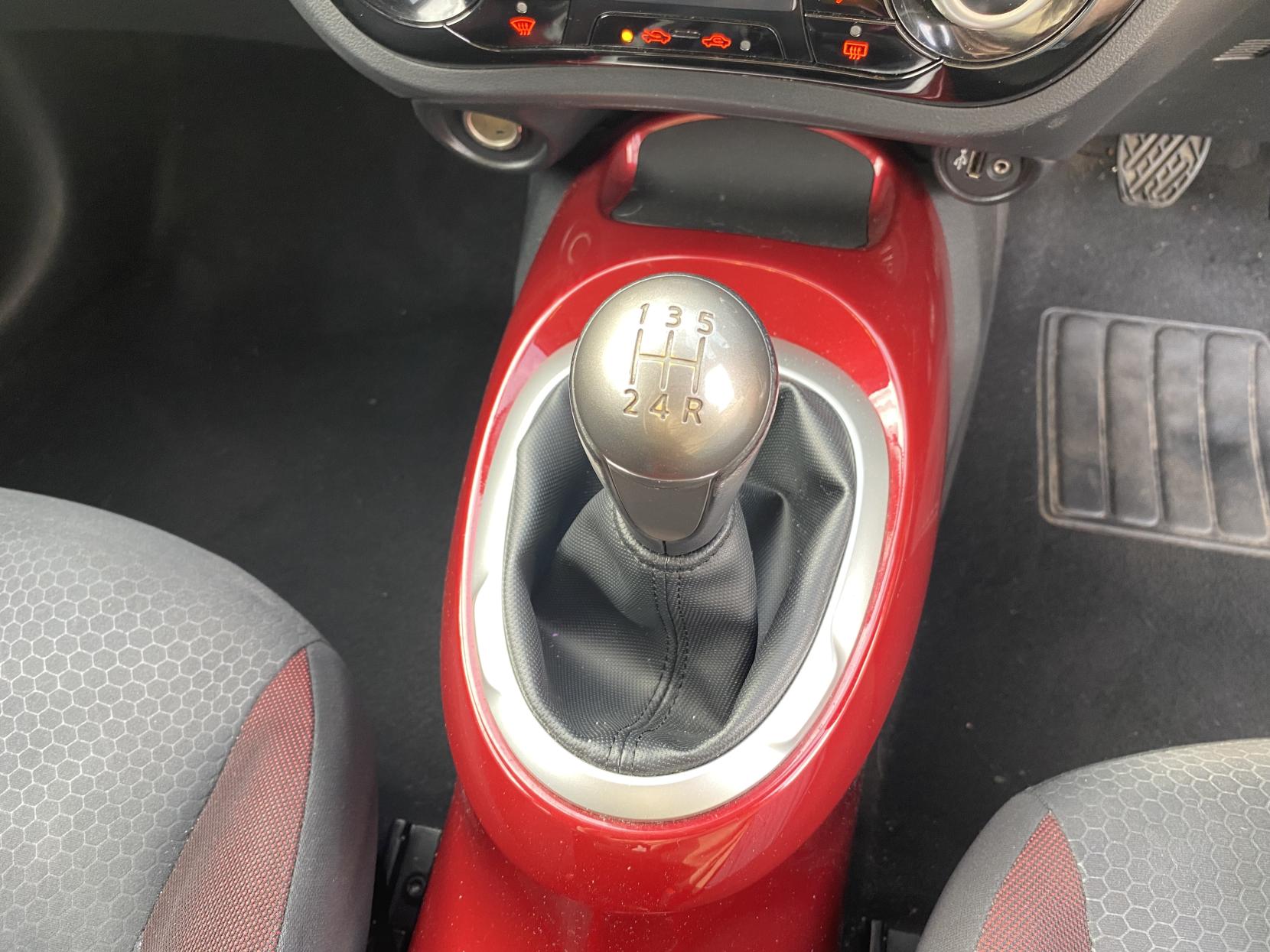 Nissan Juke 1.6 Acenta Premium SUV 5dr Petrol Manual Euro 5 (s/s) (117 ps)