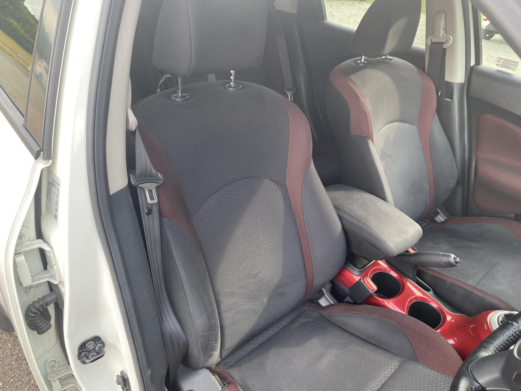 Nissan Juke 1.6 Acenta Premium SUV 5dr Petrol Manual Euro 5 (s/s) (117 ps)