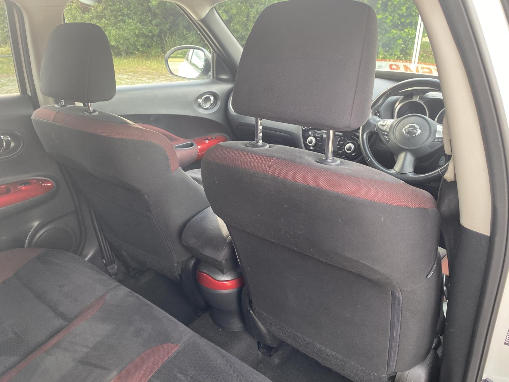 Nissan Juke 1.6 Acenta Premium SUV 5dr Petrol Manual Euro 5 (s/s) (117 ps)