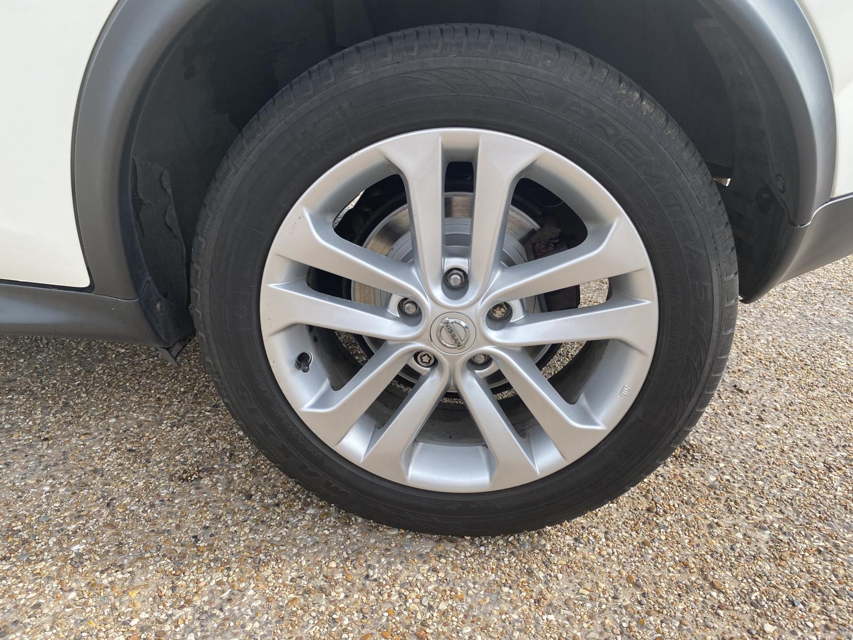 Nissan Juke 1.6 Acenta Premium SUV 5dr Petrol Manual Euro 5 (s/s) (117 ps)