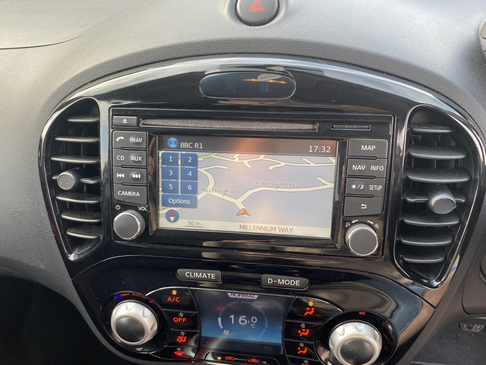 Nissan Juke 1.6 Acenta Premium SUV 5dr Petrol Manual Euro 5 (s/s) (117 ps)