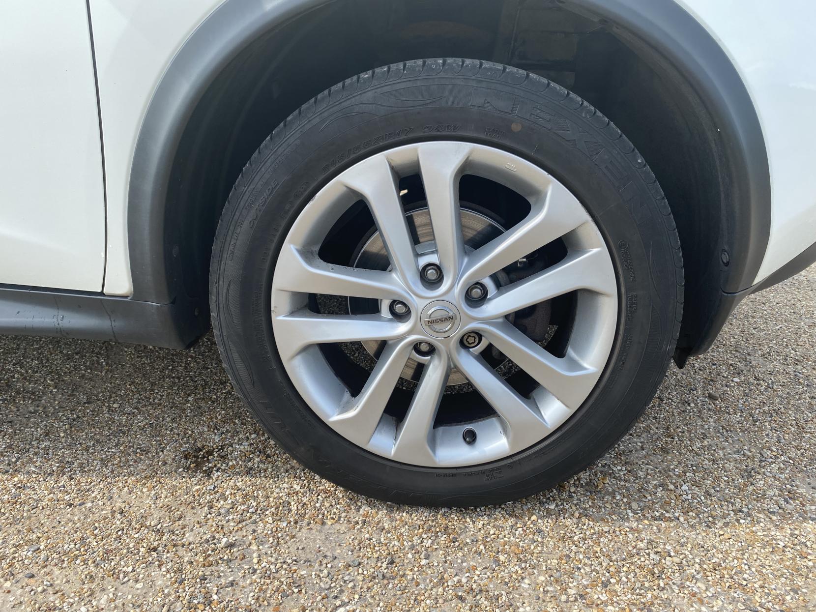 Nissan Juke 1.6 Acenta Premium SUV 5dr Petrol Manual Euro 5 (s/s) (117 ps)