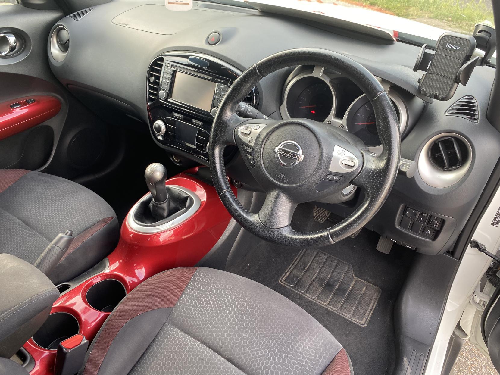 Nissan Juke 1.6 Acenta Premium SUV 5dr Petrol Manual Euro 5 (s/s) (117 ps)