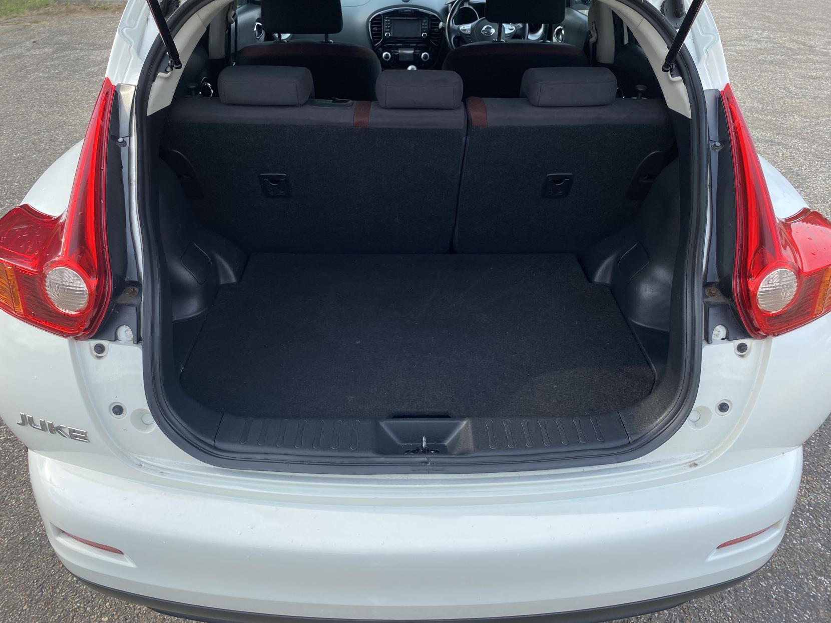 Nissan Juke 1.6 Acenta Premium SUV 5dr Petrol Manual Euro 5 (s/s) (117 ps)