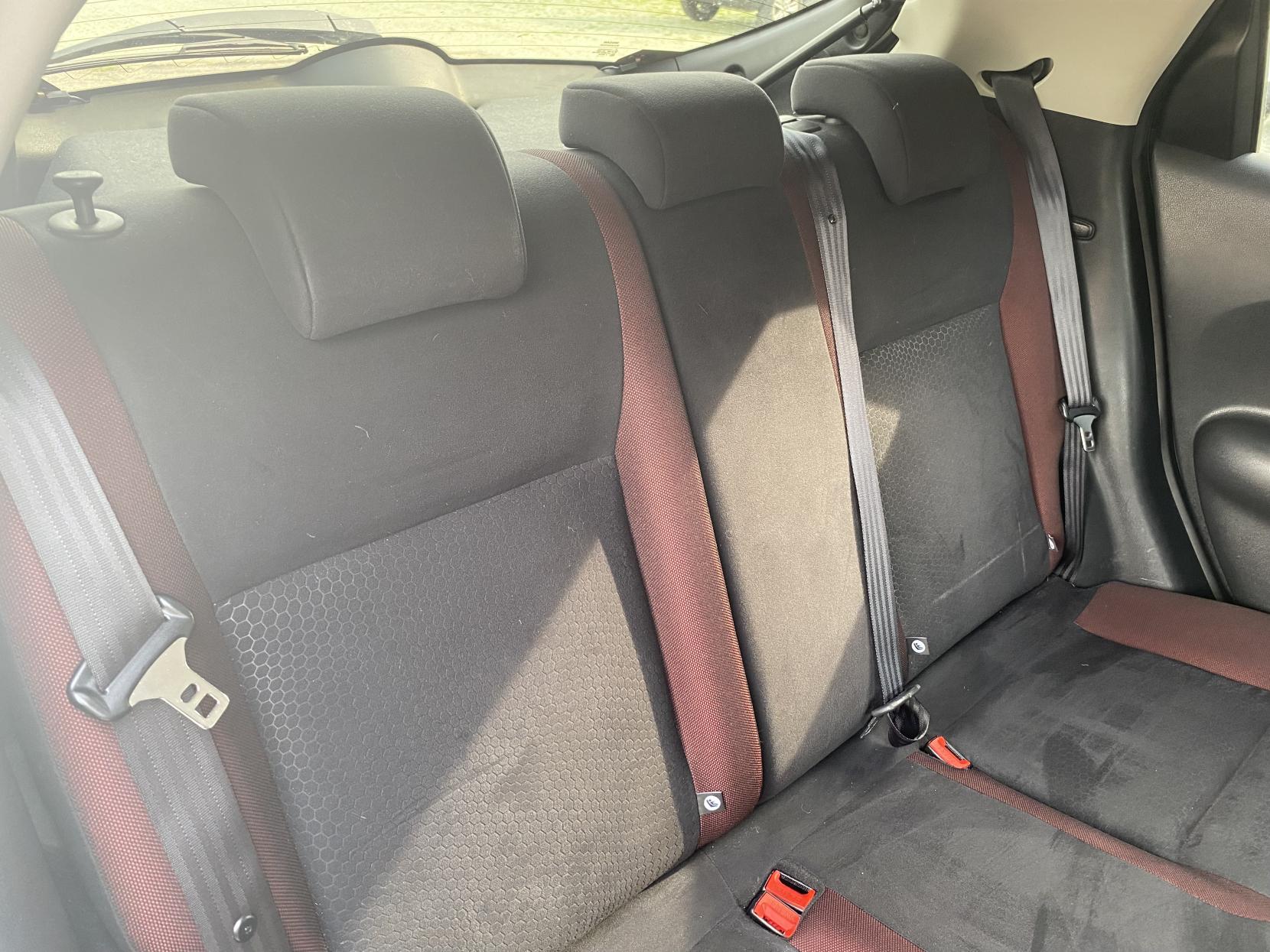 Nissan Juke 1.6 Acenta Premium SUV 5dr Petrol Manual Euro 5 (s/s) (117 ps)