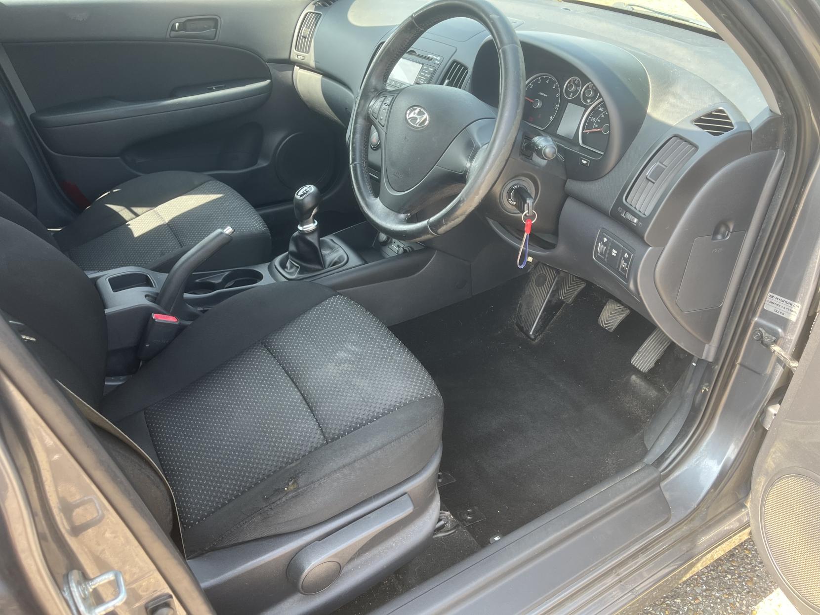 Hyundai i30 1.6 Comfort Estate 5dr Petrol Manual Euro 4 (124 bhp)