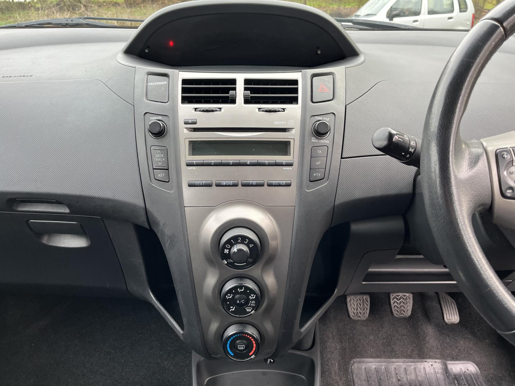 Toyota Yaris 1.0 VVT-i TR Hatchback 5dr Petrol Manual Euro 4 (69 ps)