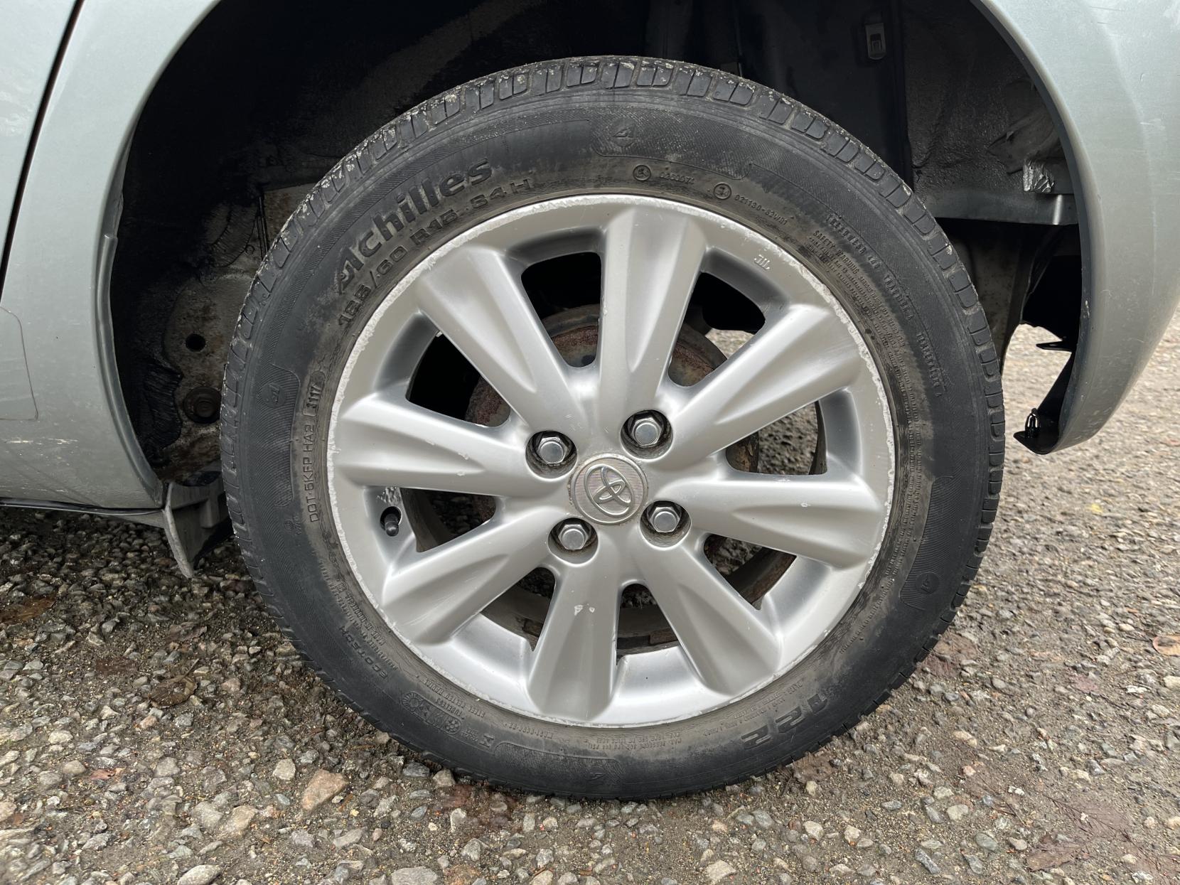 Toyota Yaris 1.0 VVT-i TR Hatchback 5dr Petrol Manual Euro 4 (69 ps)