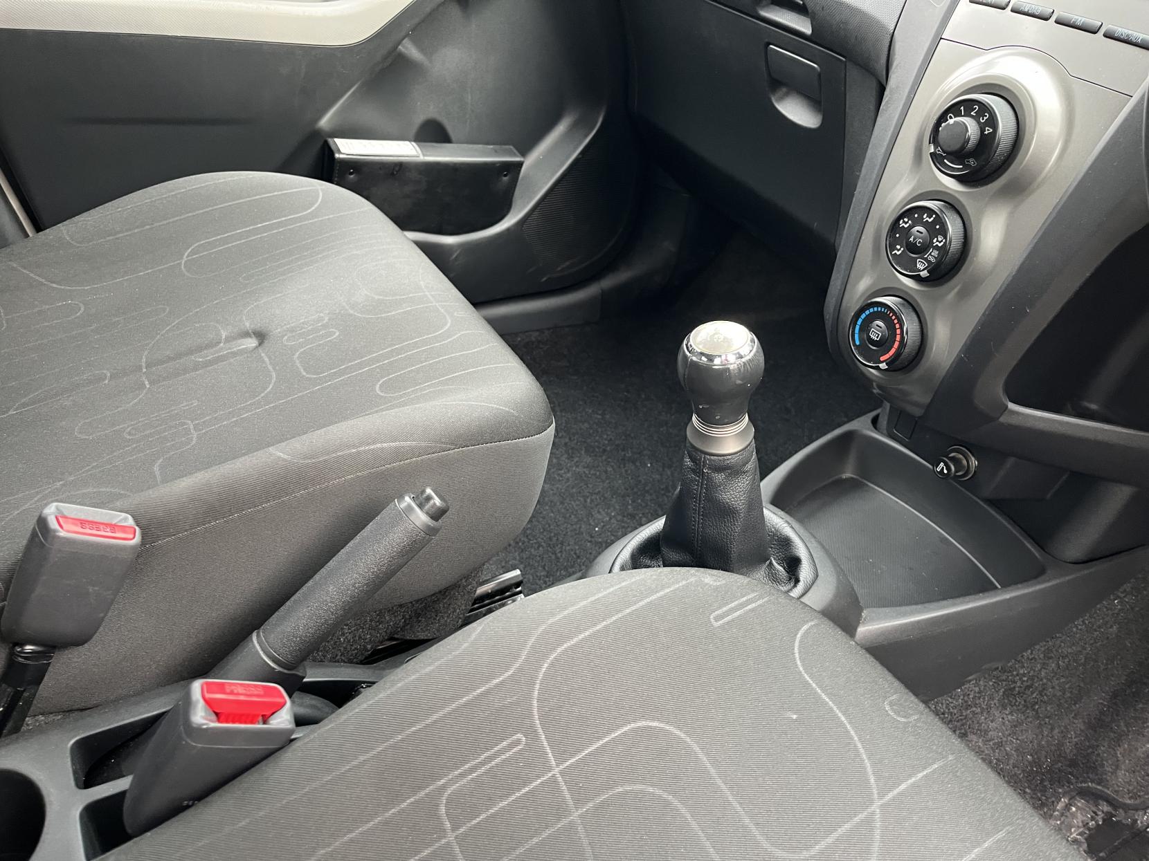 Toyota Yaris 1.0 VVT-i TR Hatchback 5dr Petrol Manual Euro 4 (69 ps)