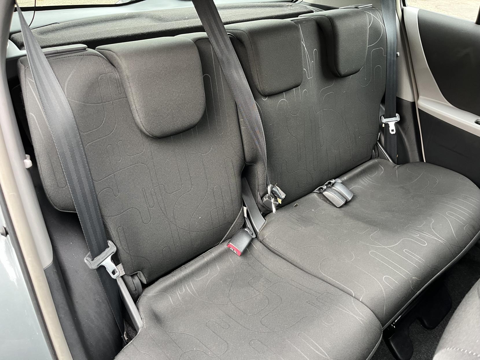 Toyota Yaris 1.0 VVT-i TR Hatchback 5dr Petrol Manual Euro 4 (69 ps)