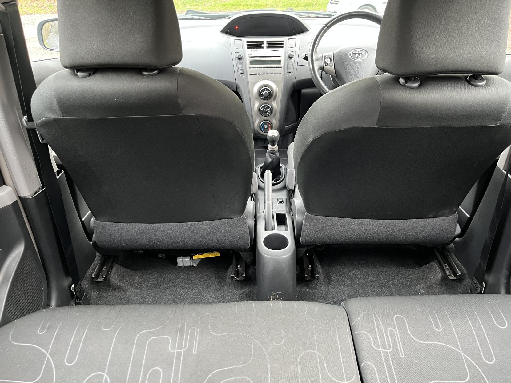 Toyota Yaris 1.0 VVT-i TR Hatchback 5dr Petrol Manual Euro 4 (69 ps)