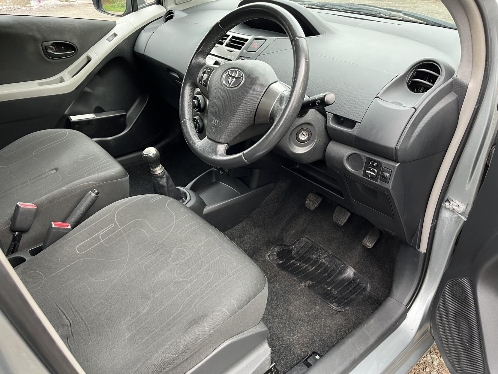 Toyota Yaris 1.0 VVT-i TR Hatchback 5dr Petrol Manual Euro 4 (69 ps)