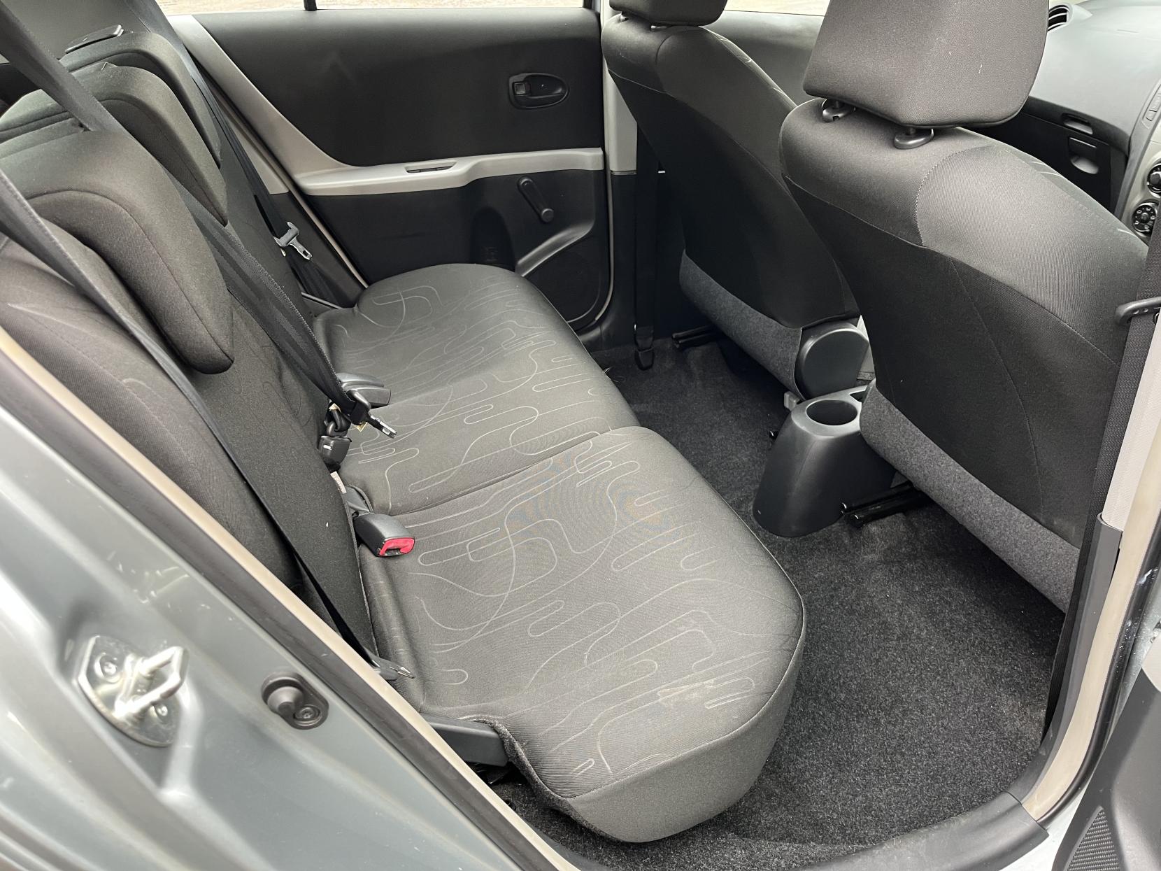 Toyota Yaris 1.0 VVT-i TR Hatchback 5dr Petrol Manual Euro 4 (69 ps)