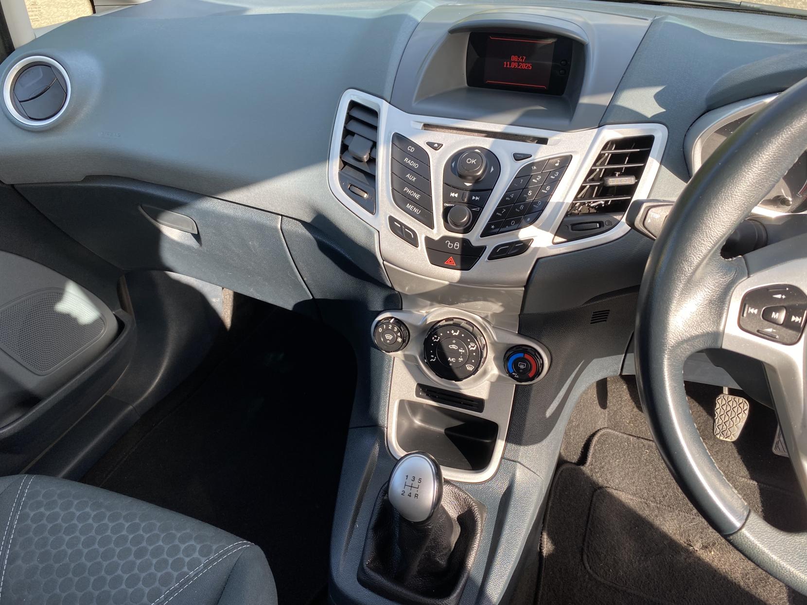 Ford Fiesta 1.25 Zetec Hatchback 5dr Petrol Manual (129 g/km, 81 bhp)