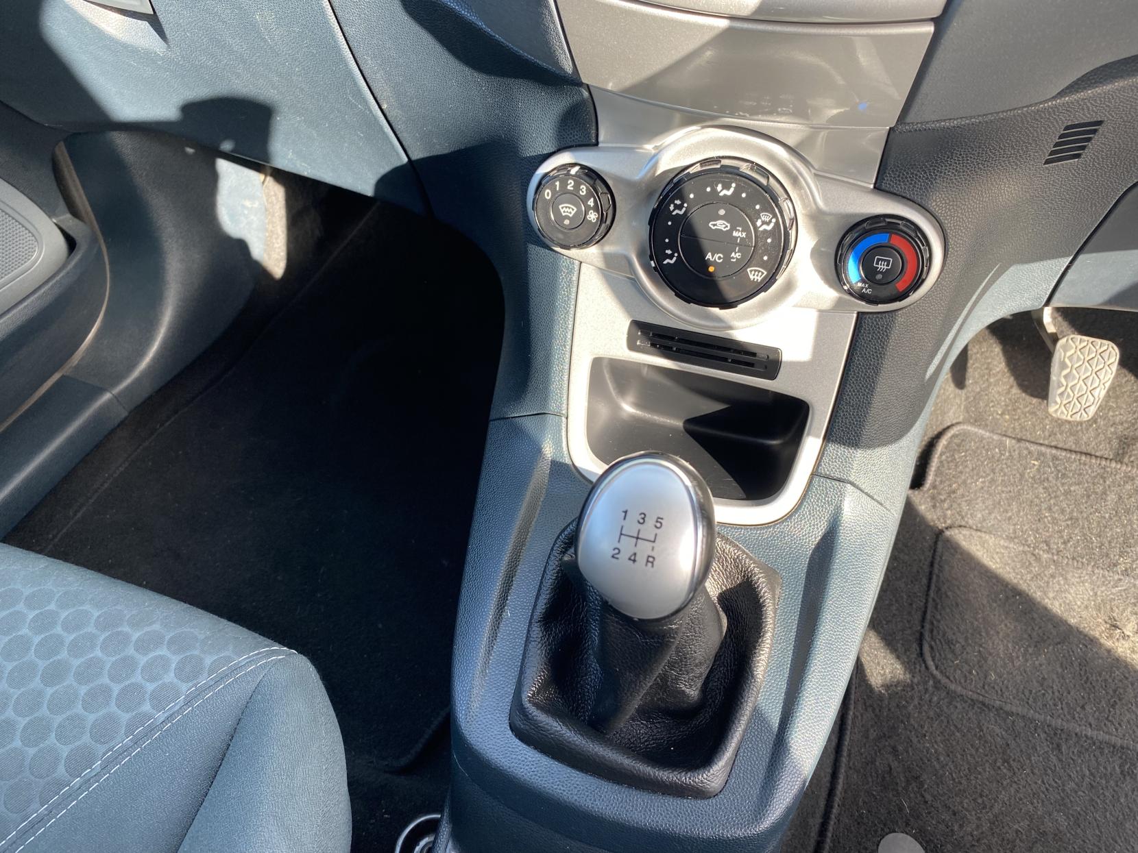Ford Fiesta 1.25 Zetec Hatchback 5dr Petrol Manual (129 g/km, 81 bhp)