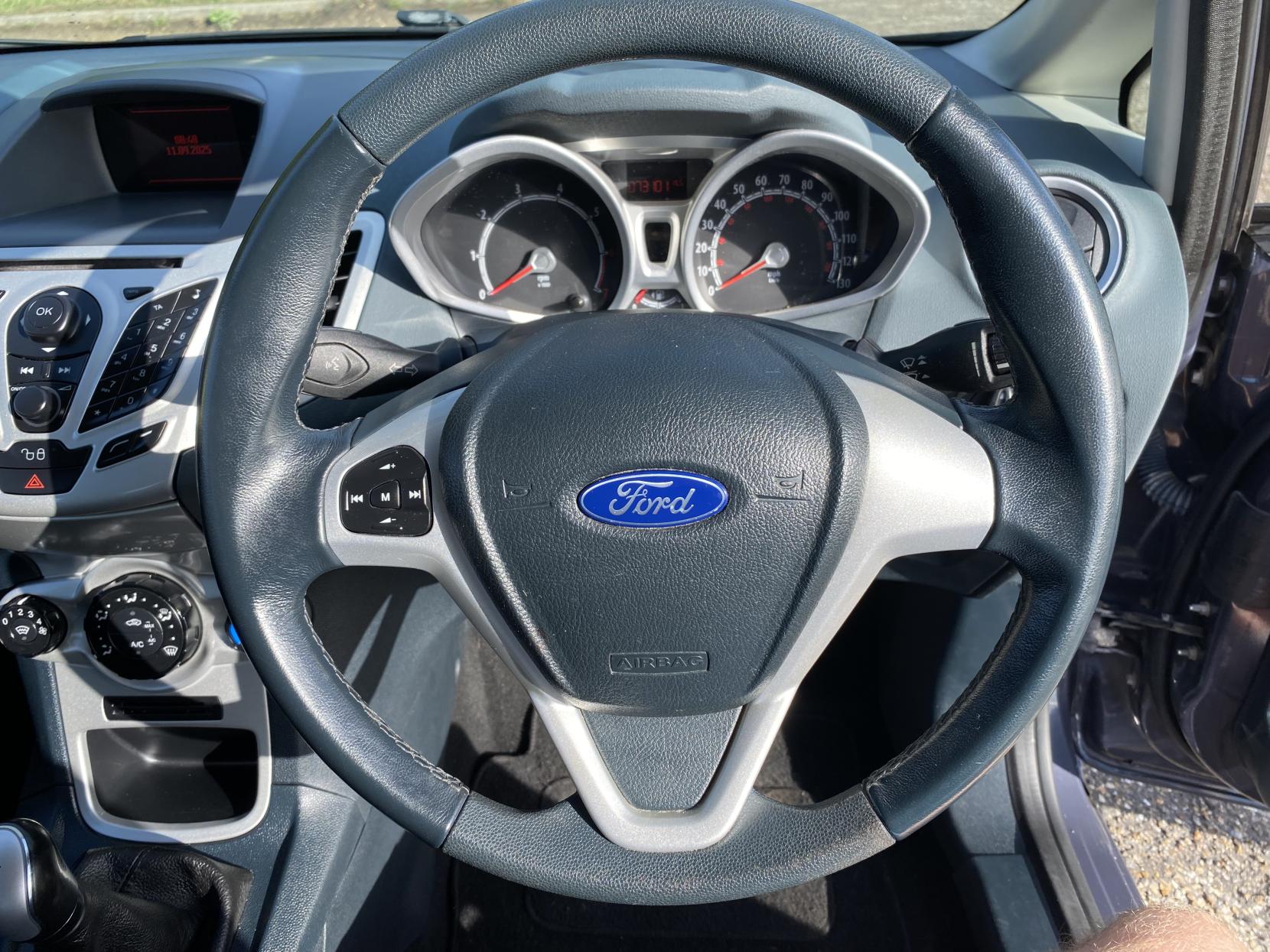 Ford Fiesta 1.25 Zetec Hatchback 5dr Petrol Manual (129 g/km, 81 bhp)