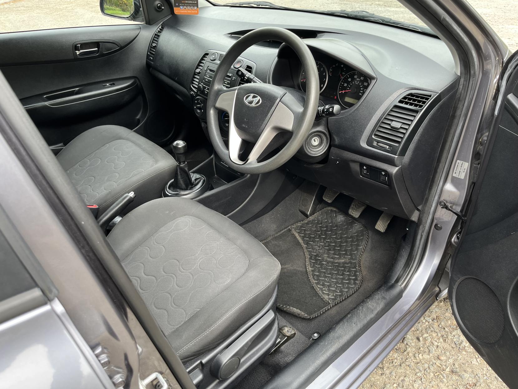 Hyundai i20 1.2 Classic Hatchback 5dr Petrol Manual Euro 4 (77 bhp)