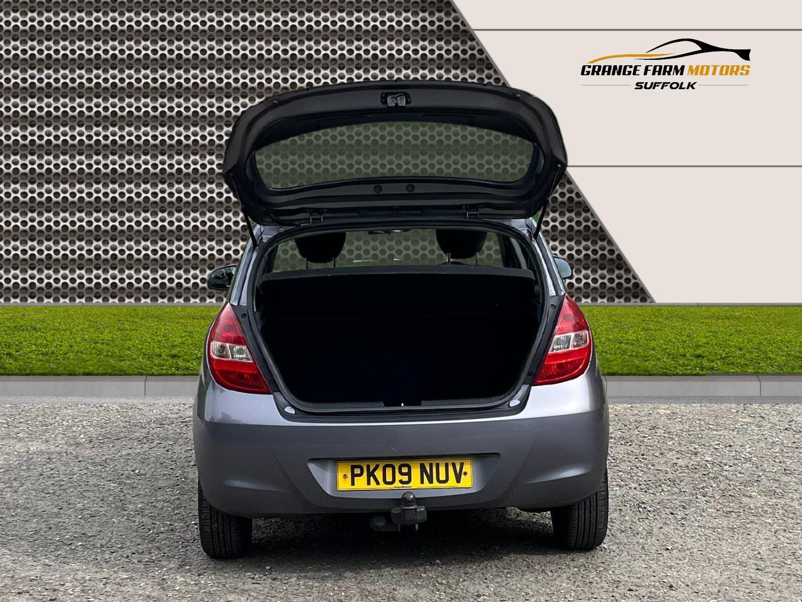 Hyundai i20 1.2 Classic Hatchback 5dr Petrol Manual Euro 4 (77 bhp)