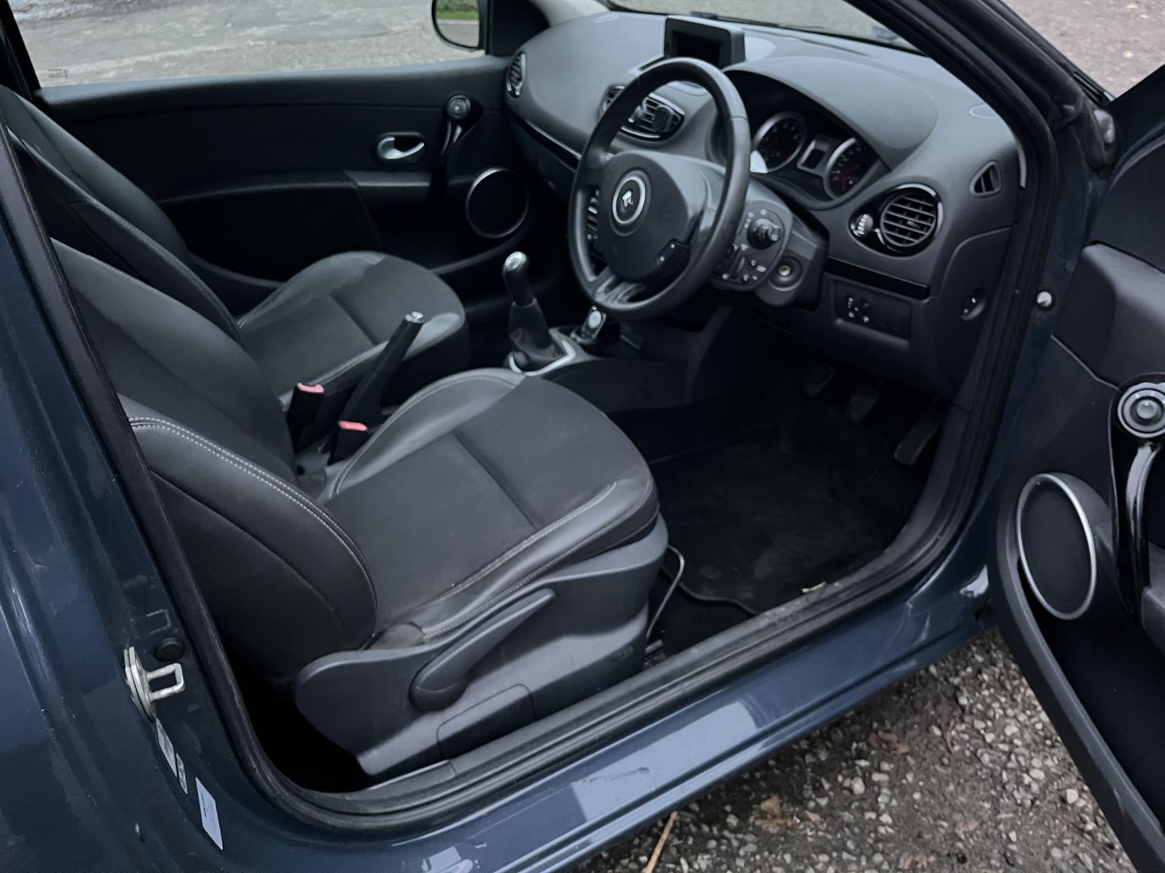 Renault Clio 1.2 Dynamique TomTom Hatchback 3dr Petrol Manual Euro 5 (75 ps)