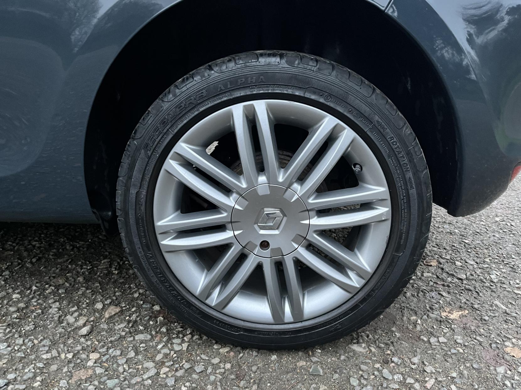 Renault Clio 1.2 Dynamique TomTom Hatchback 3dr Petrol Manual Euro 5 (75 ps)