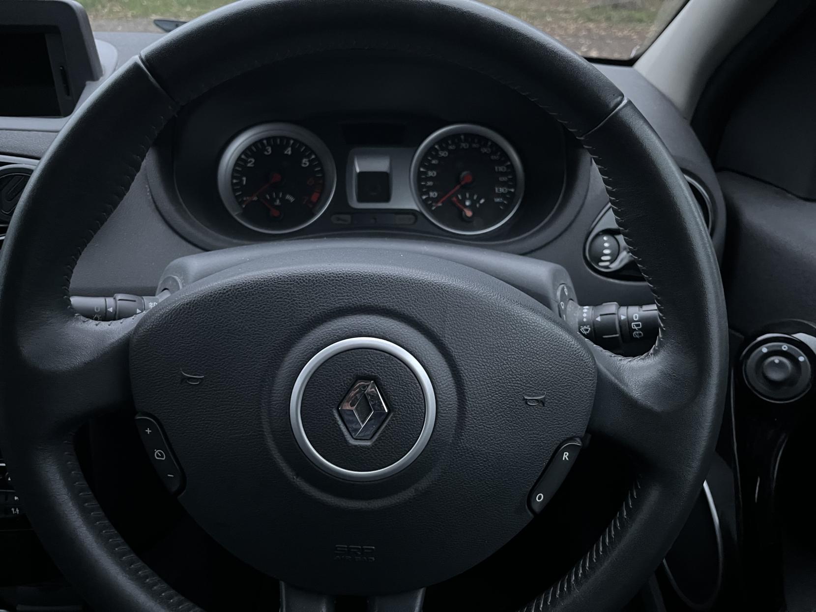 Renault Clio 1.2 Dynamique TomTom Hatchback 3dr Petrol Manual Euro 5 (75 ps)