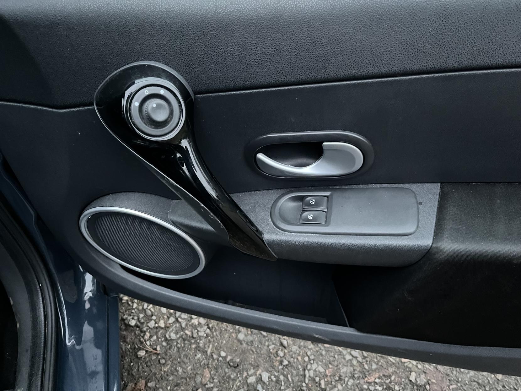 Renault Clio 1.2 Dynamique TomTom Hatchback 3dr Petrol Manual Euro 5 (75 ps)