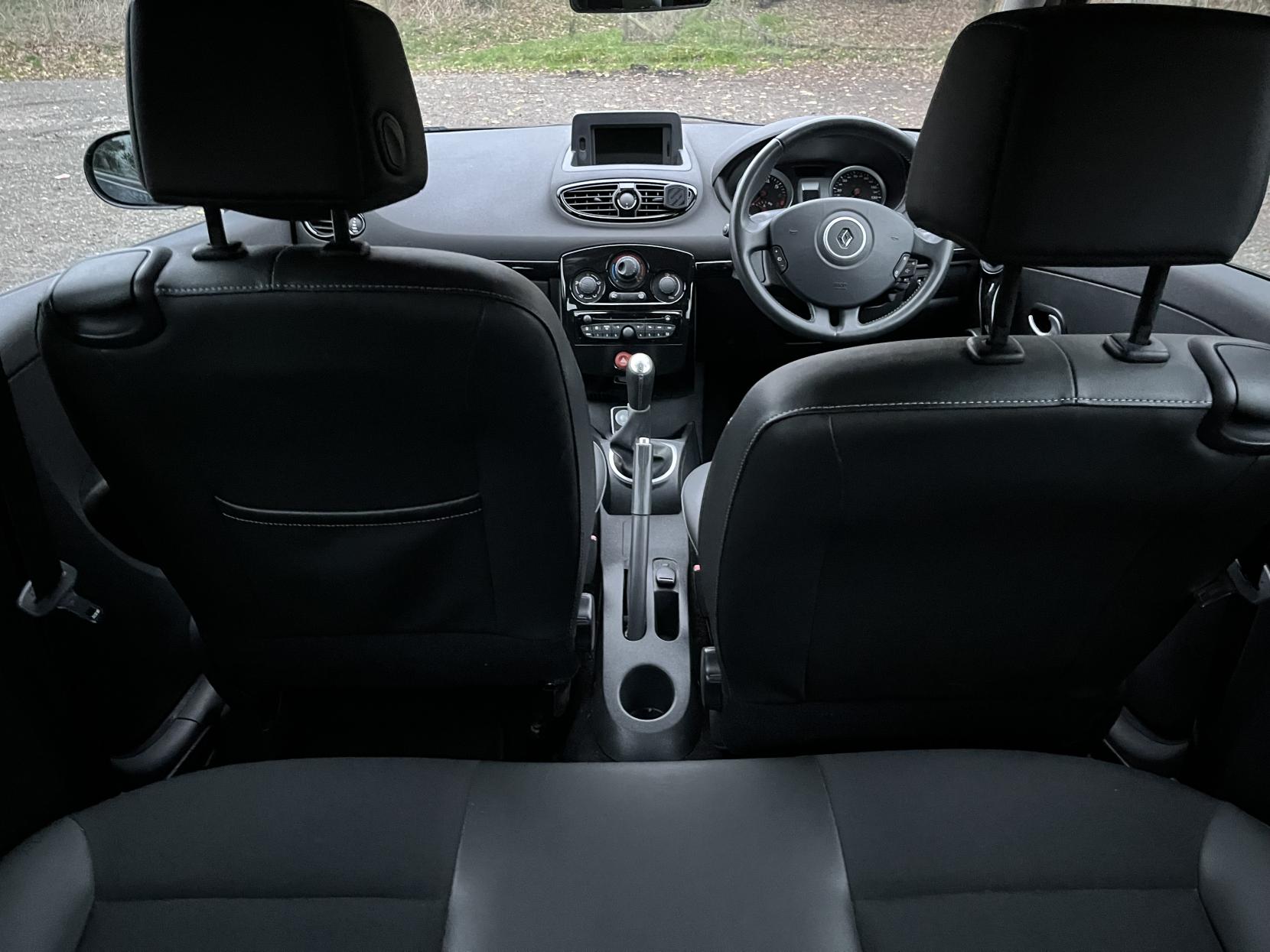 Renault Clio 1.2 Dynamique TomTom Hatchback 3dr Petrol Manual Euro 5 (75 ps)