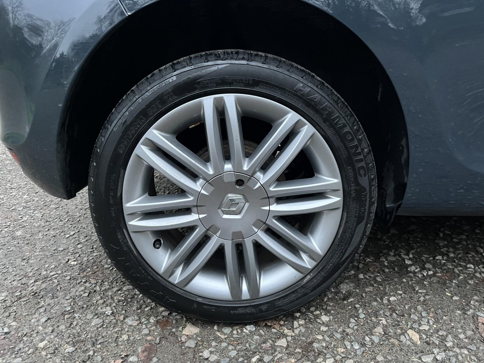 Renault Clio 1.2 Dynamique TomTom Hatchback 3dr Petrol Manual Euro 5 (75 ps)