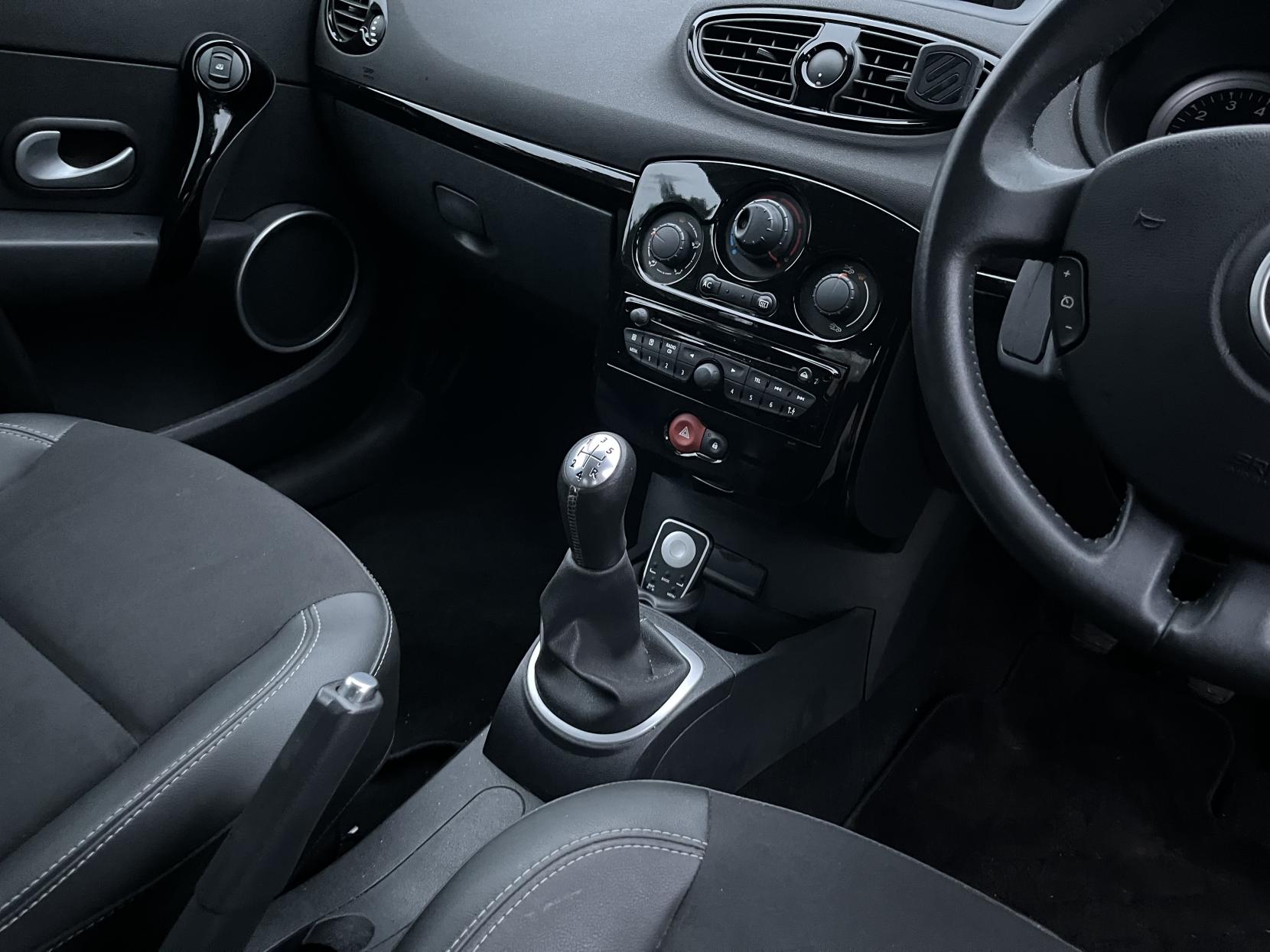 Renault Clio 1.2 Dynamique TomTom Hatchback 3dr Petrol Manual Euro 5 (75 ps)