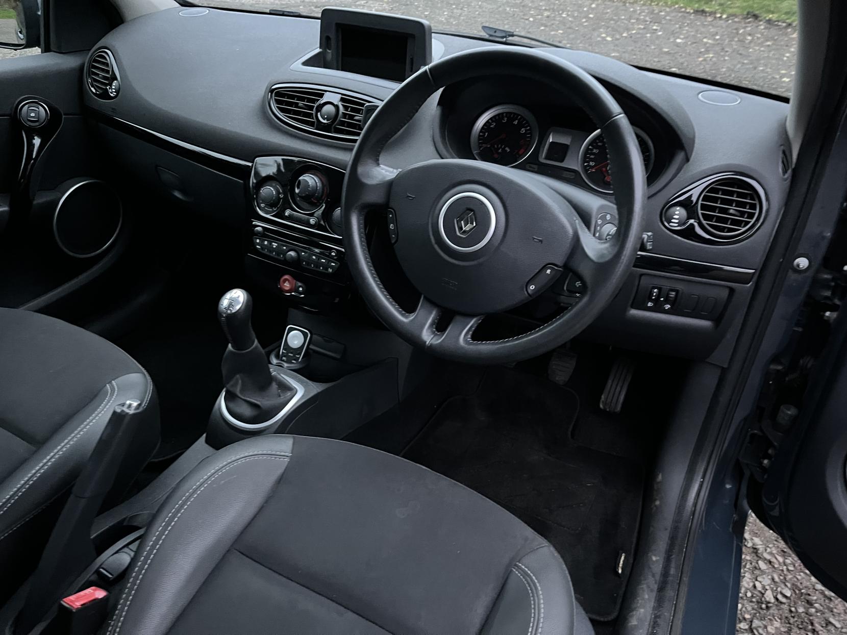 Renault Clio 1.2 Dynamique TomTom Hatchback 3dr Petrol Manual Euro 5 (75 ps)