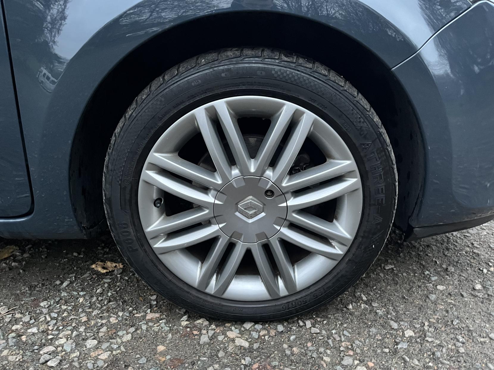 Renault Clio 1.2 Dynamique TomTom Hatchback 3dr Petrol Manual Euro 5 (75 ps)