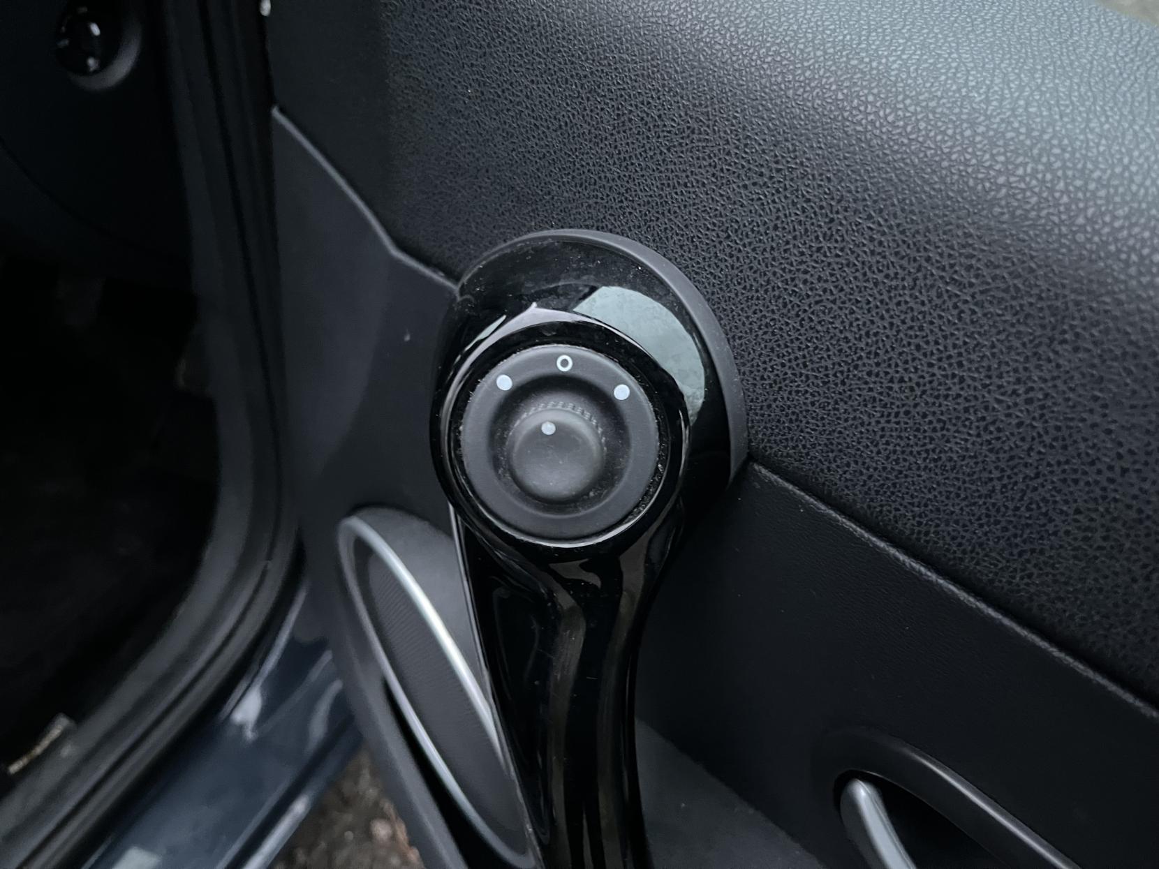 Renault Clio 1.2 Dynamique TomTom Hatchback 3dr Petrol Manual Euro 5 (75 ps)