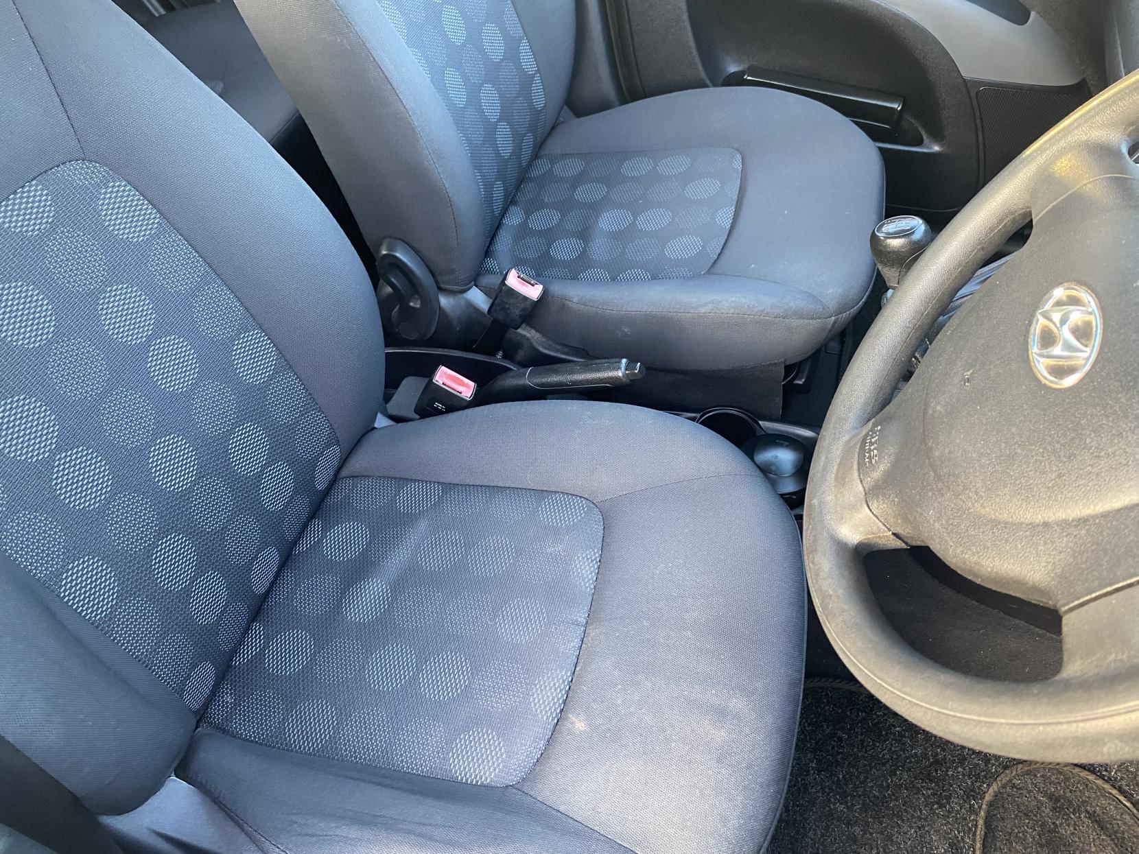 Hyundai i10 1.2 Comfort Hatchback 5dr Petrol Manual Euro 4 (77 bhp)