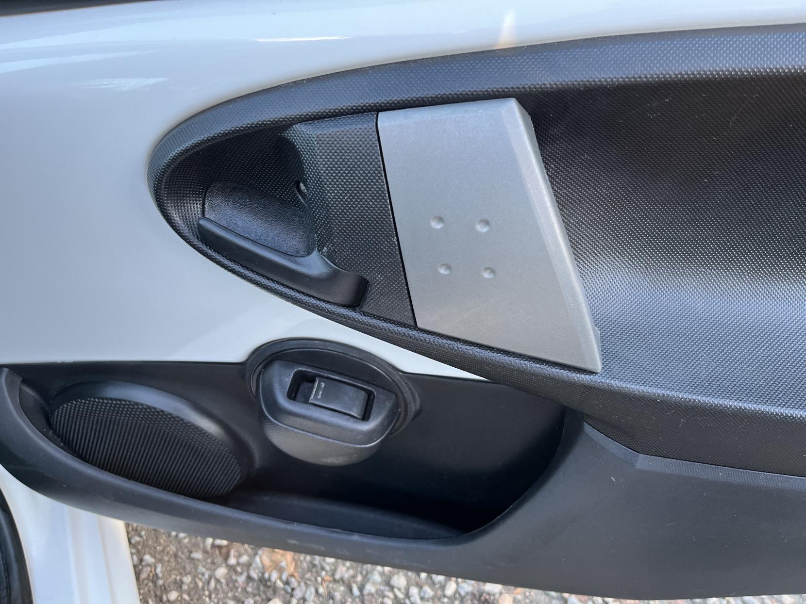 Citroen C1 1.0i VTR Hatchback 5dr Petrol Manual Euro 5 (68 ps)