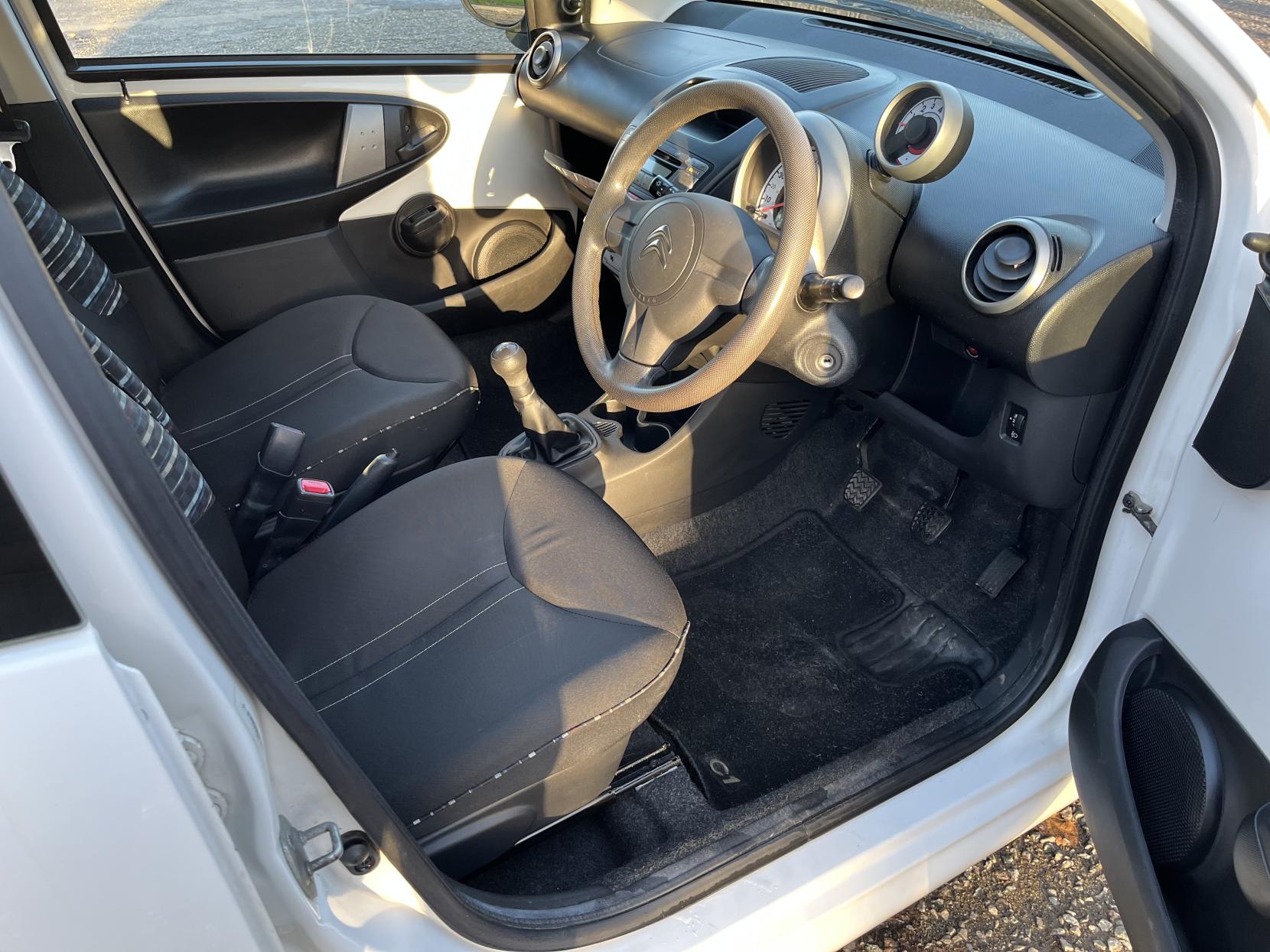 Citroen C1 1.0i VTR Hatchback 5dr Petrol Manual Euro 5 (68 ps)