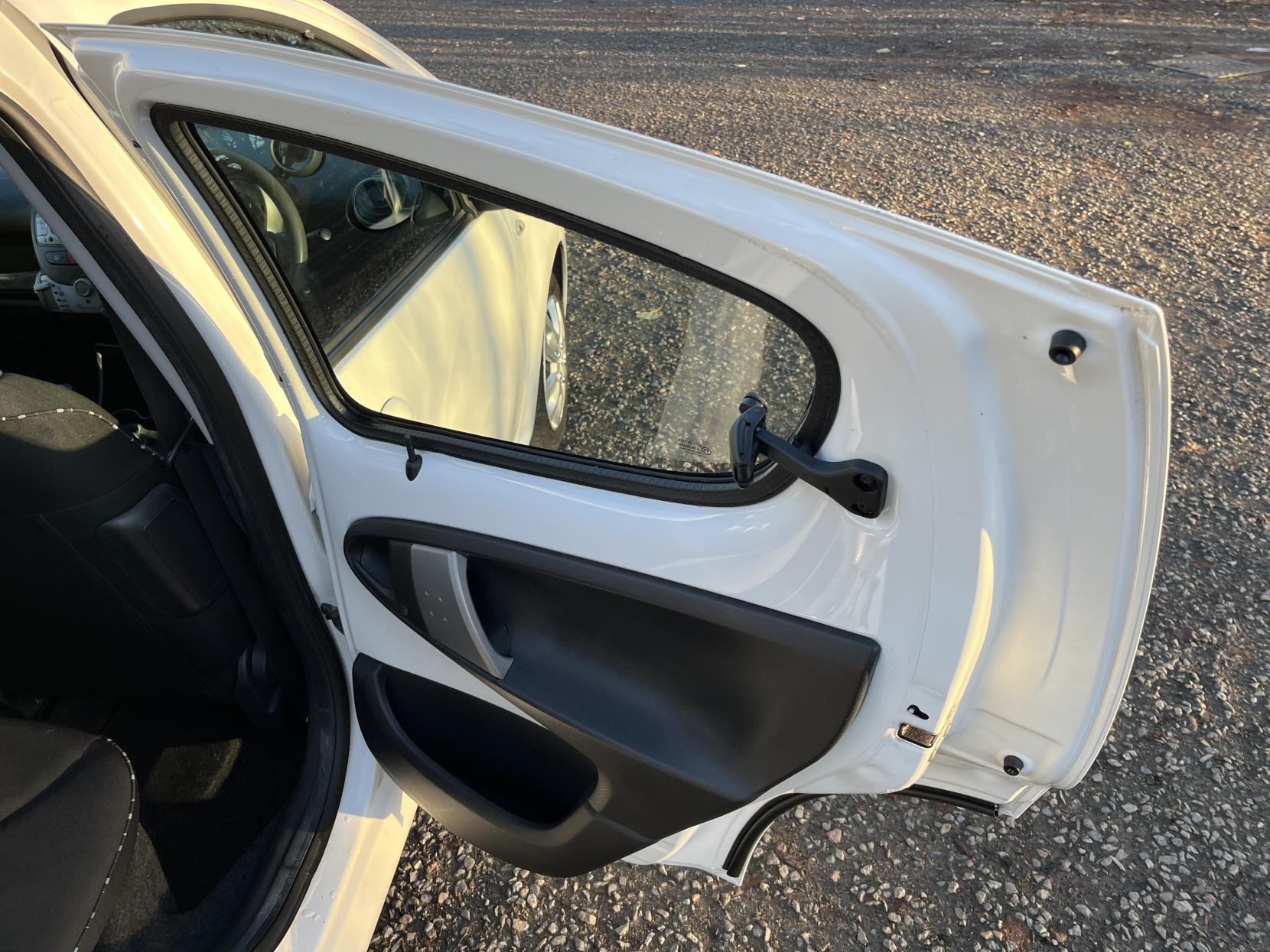 Citroen C1 1.0i VTR Hatchback 5dr Petrol Manual Euro 5 (68 ps)