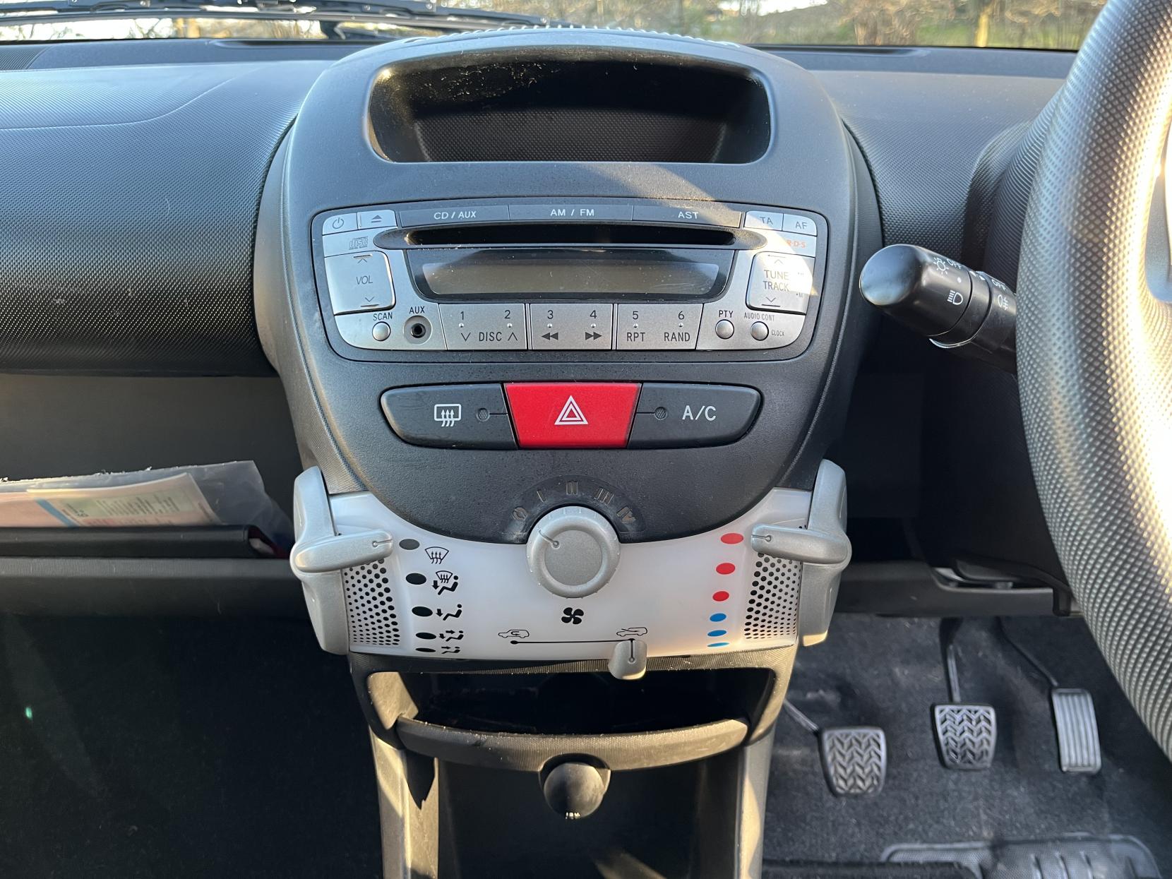 Citroen C1 1.0i VTR Hatchback 5dr Petrol Manual Euro 5 (68 ps)